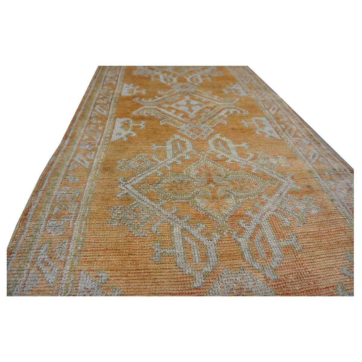 Annodato a mano Tappeto turco 21st Century Oushak 3X11 Golden Beige & Khaki fatto a mano in vendita