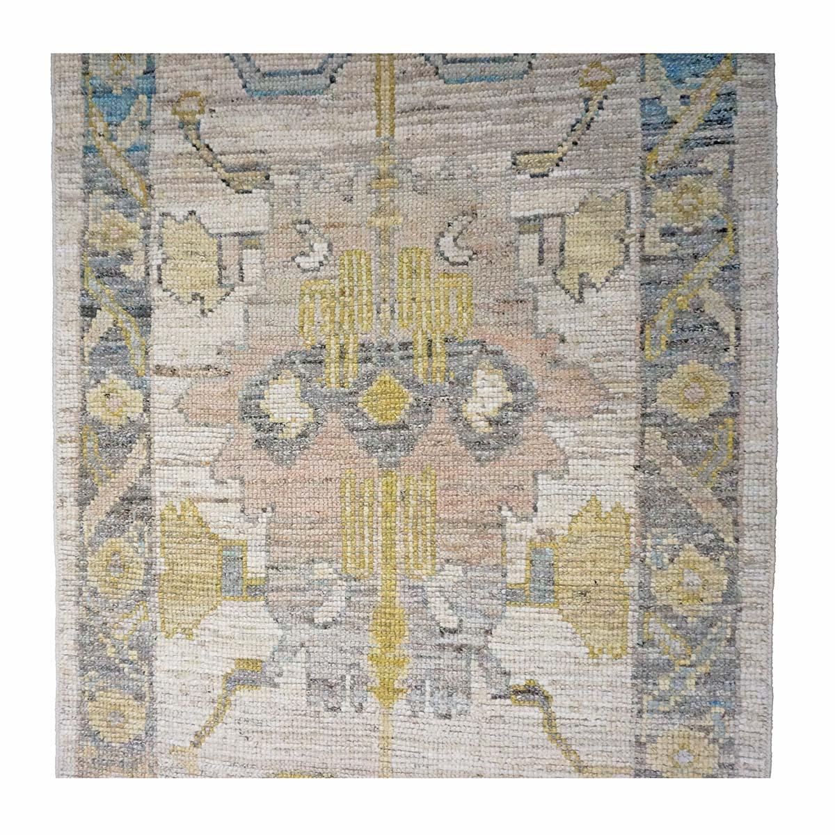 XXIe siècle et contemporain 21e siècle Tapis de course turc Oushak 3X18 or, ivoire et anthracite fait à la main en vente