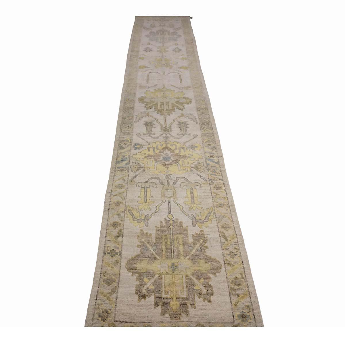 21st Century Turkish Oushak 3X19 Gold& Ivory Handmade Area Rug (Tapis de sol turc 3X19 or et ivoire fait à la main) Excellent état - En vente à Houston, TX