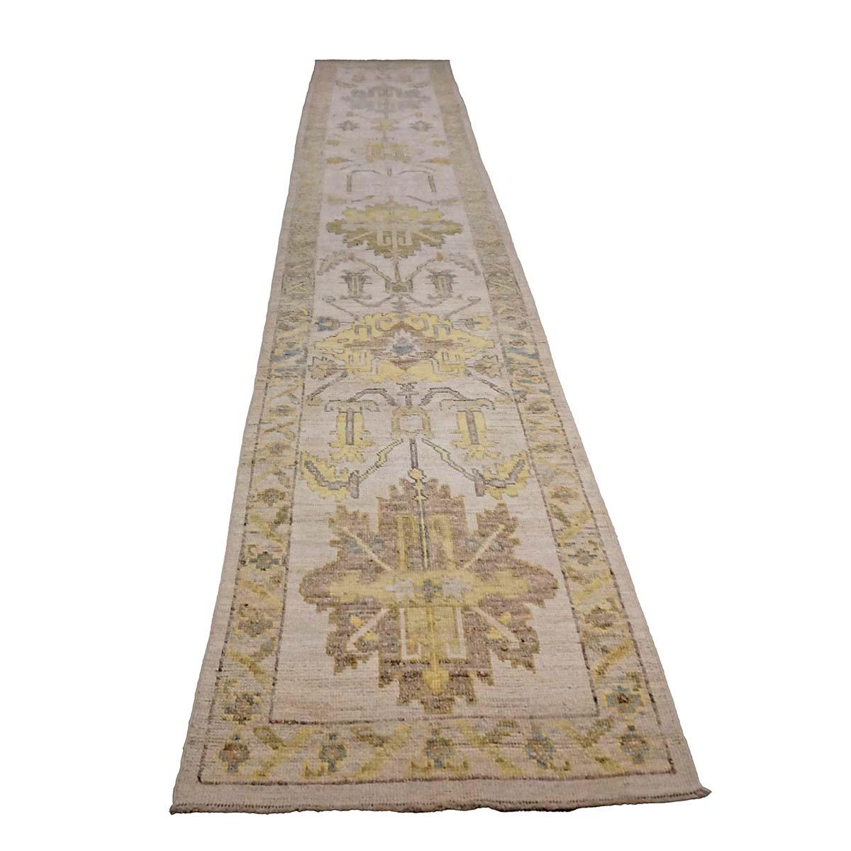 XXIe siècle et contemporain 21st Century Turkish Oushak 3X19 Gold& Ivory Handmade Area Rug (Tapis de sol turc 3X19 or et ivoire fait à la main) en vente