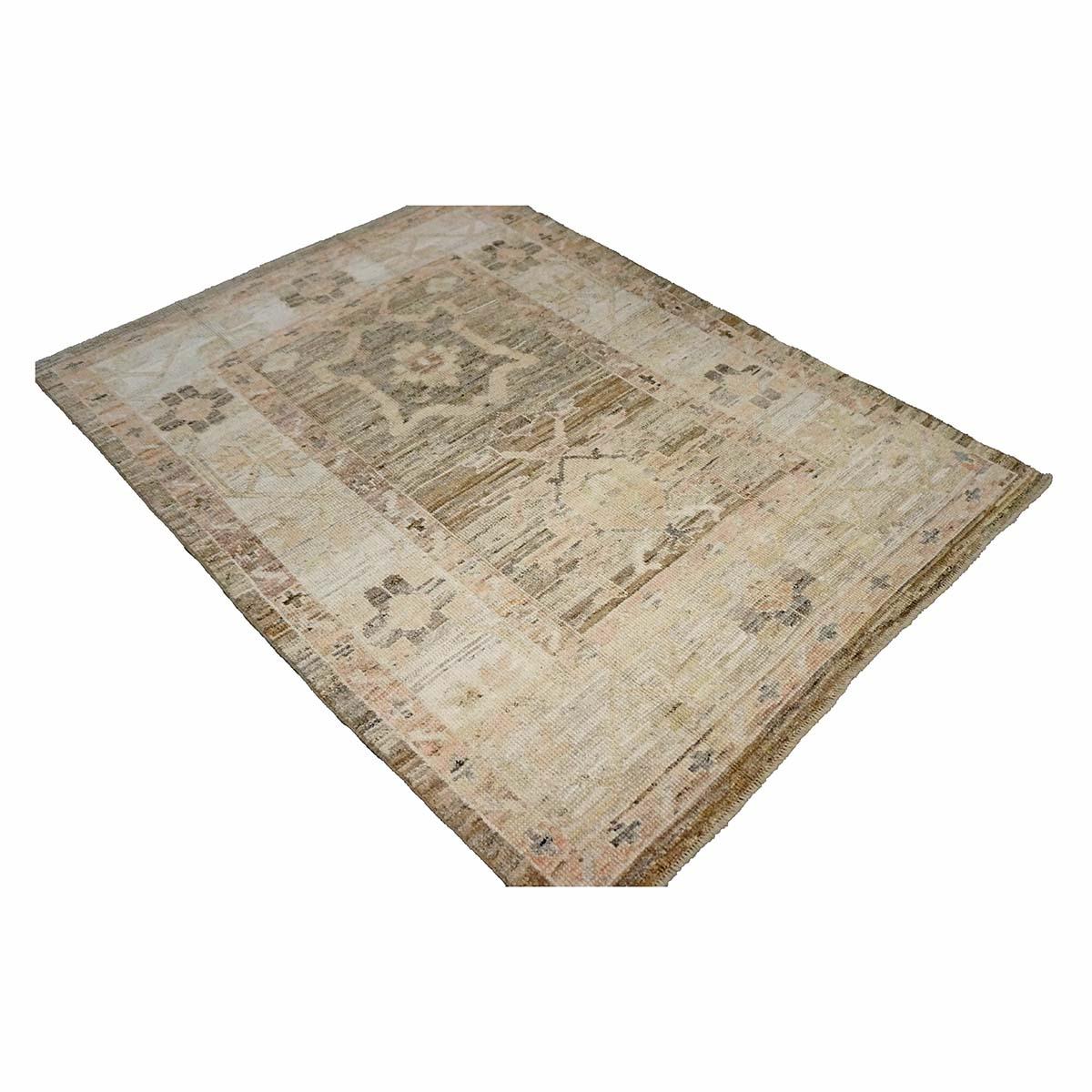 Turc 21st Century Turkish Oushak 4X6 Gold, Charcoal & Ivory Handmade Area Rug (Tapis de sol turc Oushak 4X6 or, anthracite et ivoire) en vente
