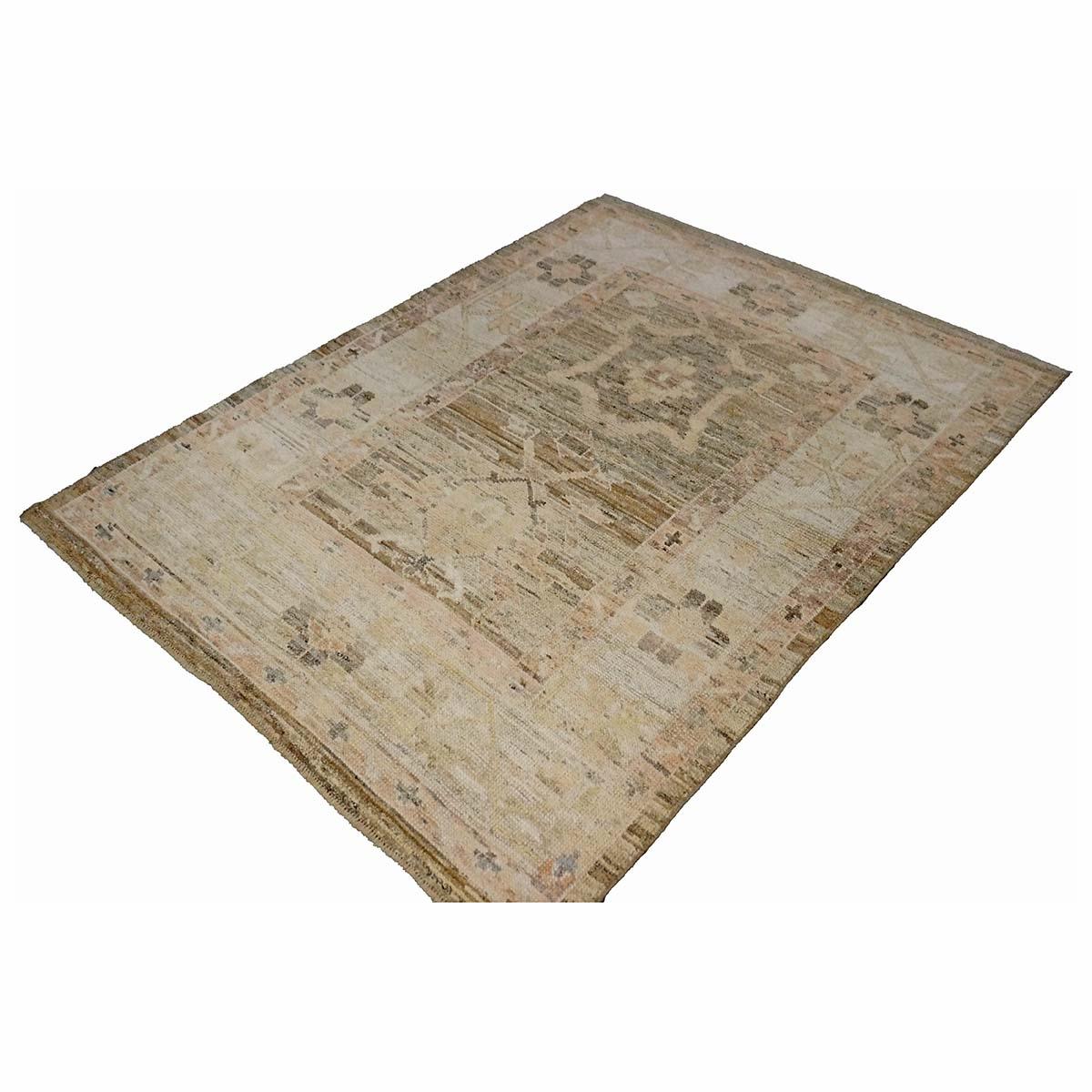 Tissé à la main 21st Century Turkish Oushak 4X6 Gold, Charcoal & Ivory Handmade Area Rug (Tapis de sol turc Oushak 4X6 or, anthracite et ivoire) en vente