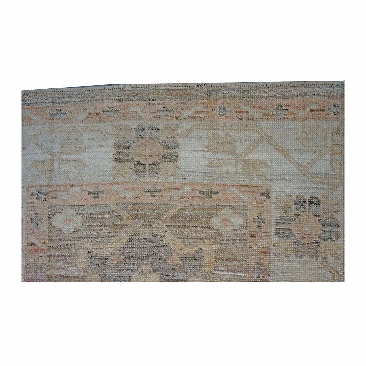 21st Century Turkish Oushak 4X6 Gold, Charcoal & Ivory Handmade Area Rug (Tapis de sol turc Oushak 4X6 or, anthracite et ivoire) Excellent état - En vente à Houston, TX