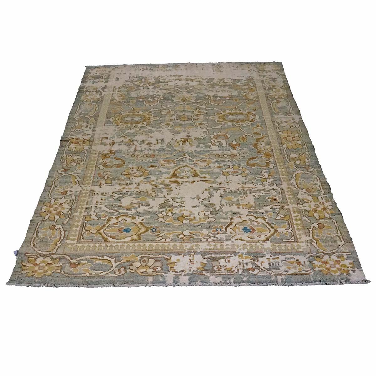   Ashly Fine Rugs presenta un tappeto turco Oushak 5x7 fatto a mano del XXI secolo. La tessitura di Oushak iniziò in una località a sud di Istanbul, in una regione che sarebbe diventata il nome del tappeto, Oushak. Sebbene all'inizio i nomadi