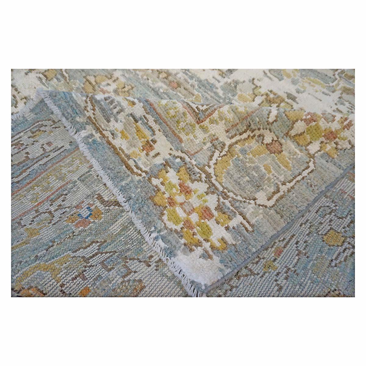 Tappeto Oushak turco del 21° secolo 4X6 grigio, kaki, avorio e oro fatto a mano in vendita 2