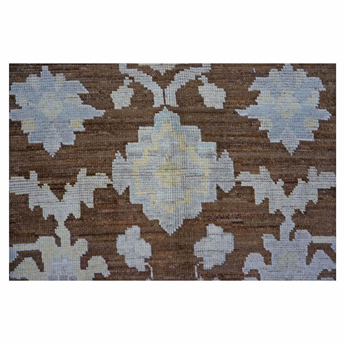 21e siècle Tapis turc Oushak 7x10 Ivoire et marron fait main en vente 3