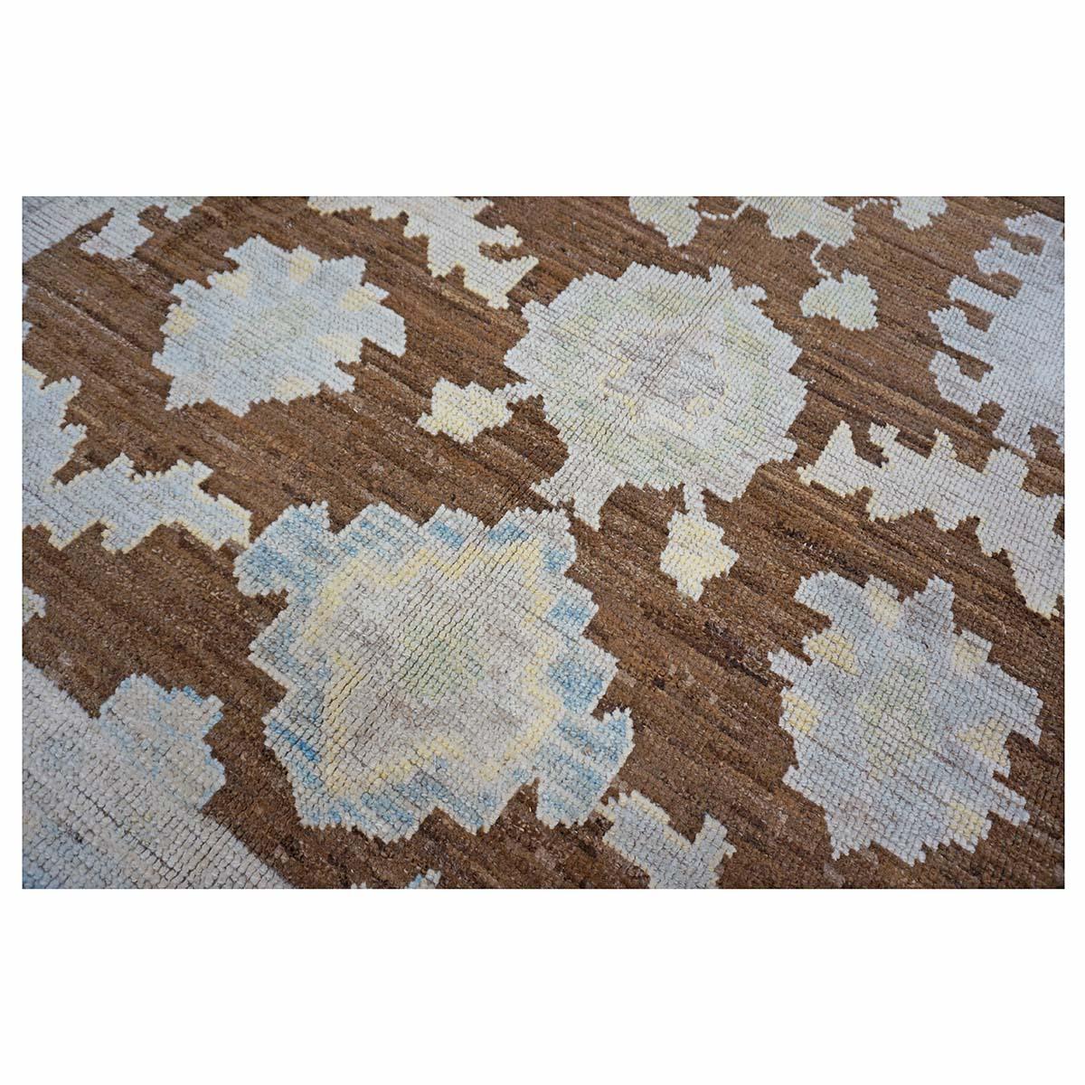 Laine 21e siècle Tapis turc Oushak 7x10 Ivoire et marron fait main en vente