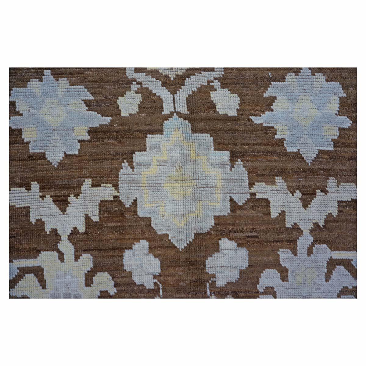 21e siècle Tapis turc Oushak 7x10 Ivoire et marron fait main en vente 2