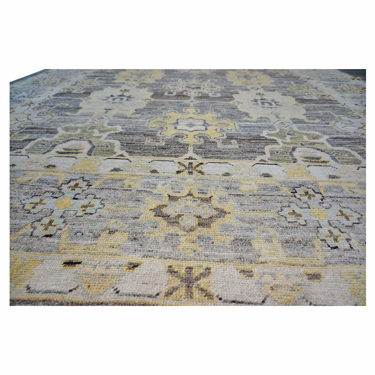Tapis turc Oushak 8x11 anthracite, jaune et ivoire fait main du 21e siècle en vente 1