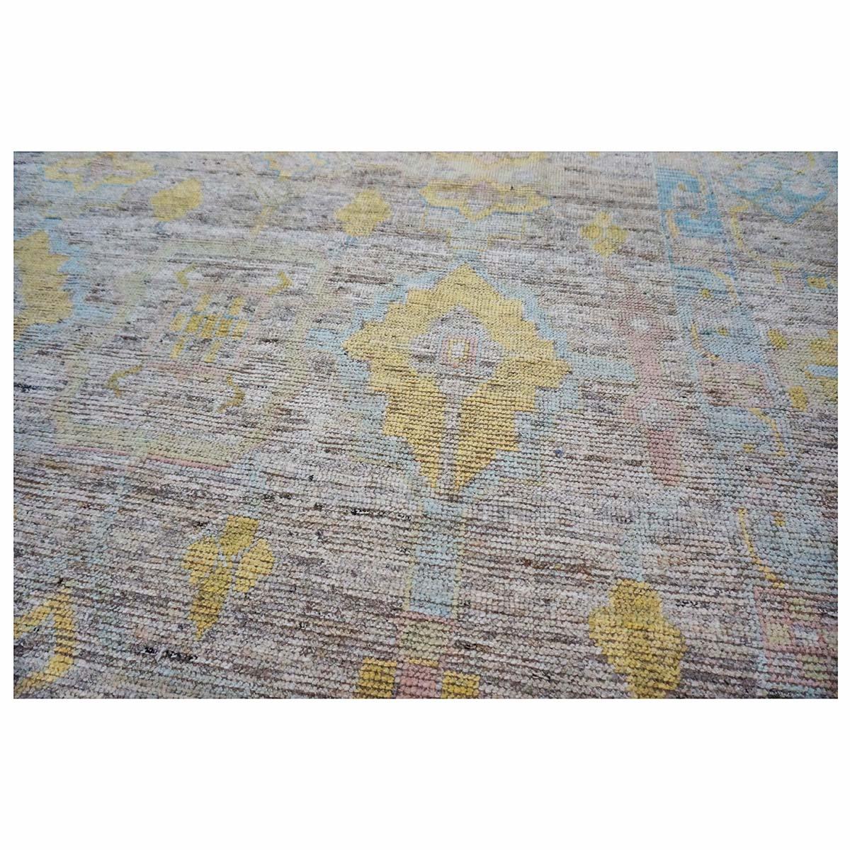 21e siècle Tapis turc Oushak 9X12 or, ivoire et bleu ardoise fait main en vente 1