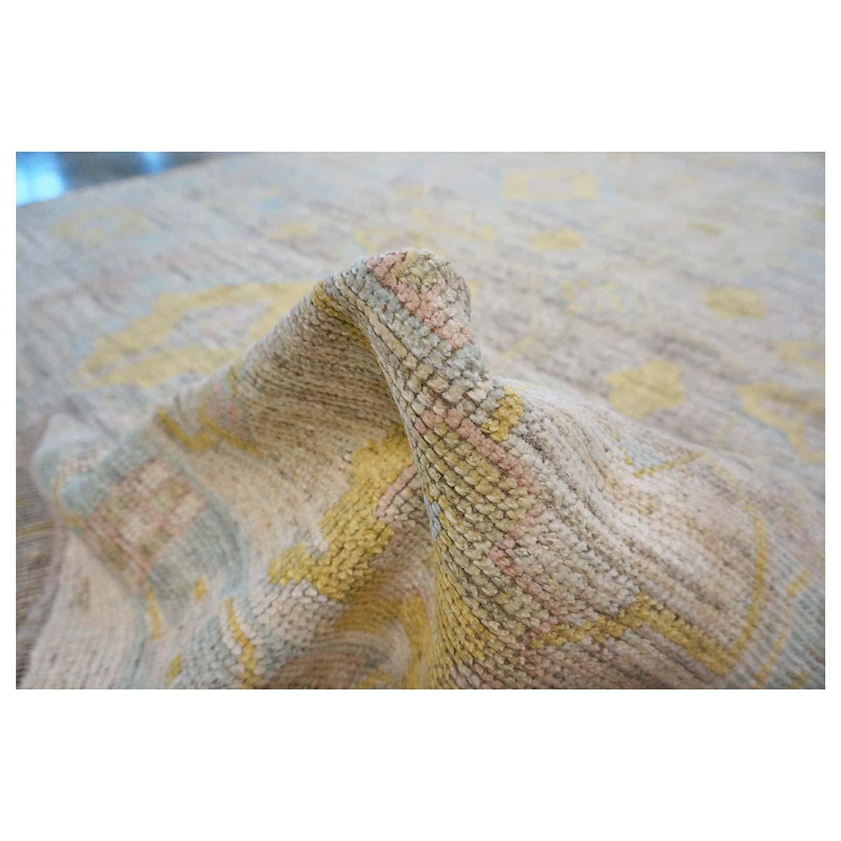 21e siècle Tapis turc Oushak 9X12 or, ivoire et bleu ardoise fait main en vente 2