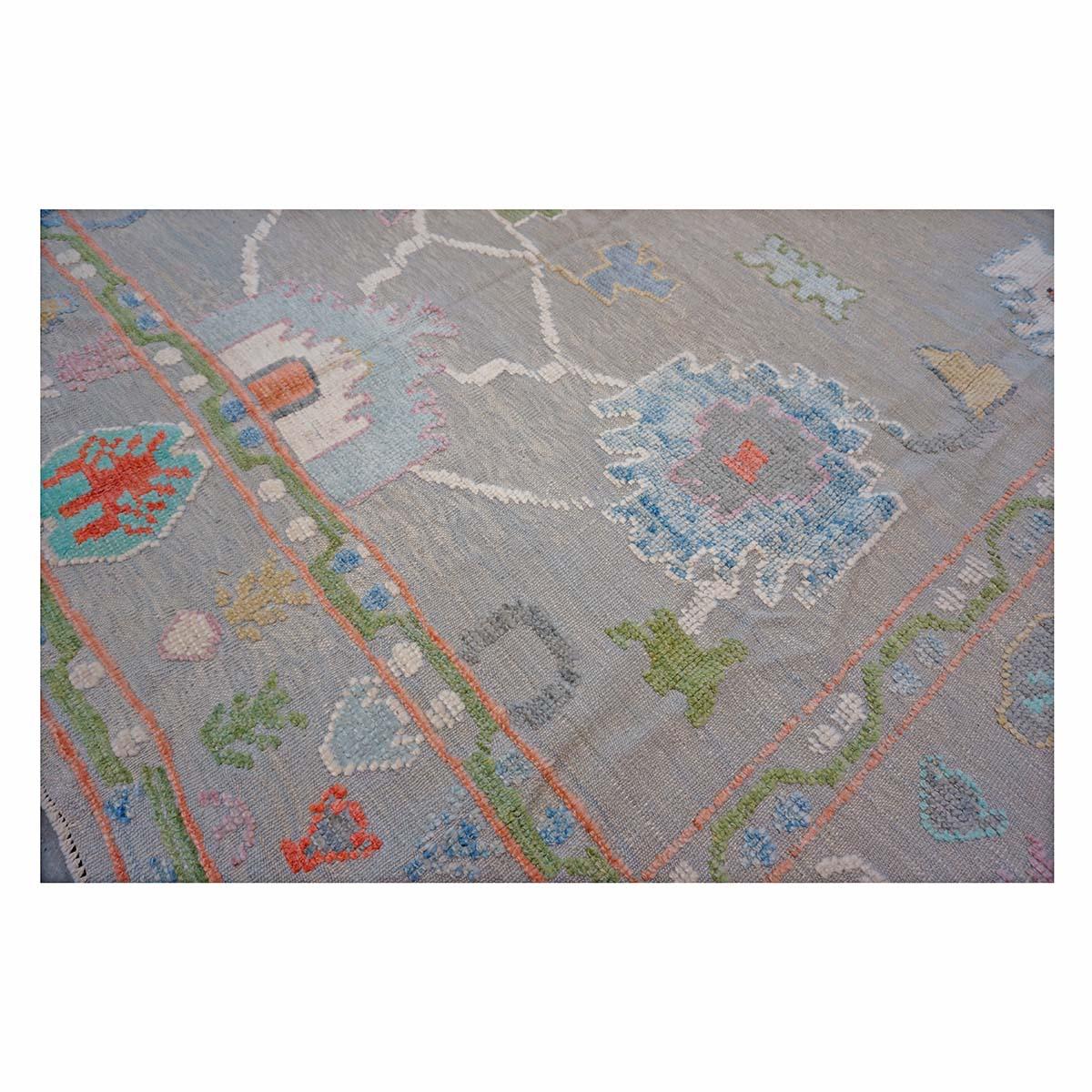 21st Century Türkisch Oushak 9X12 Grau, Elfenbein & Grün Handgefertigt Bereich Teppich (Wolle) im Angebot