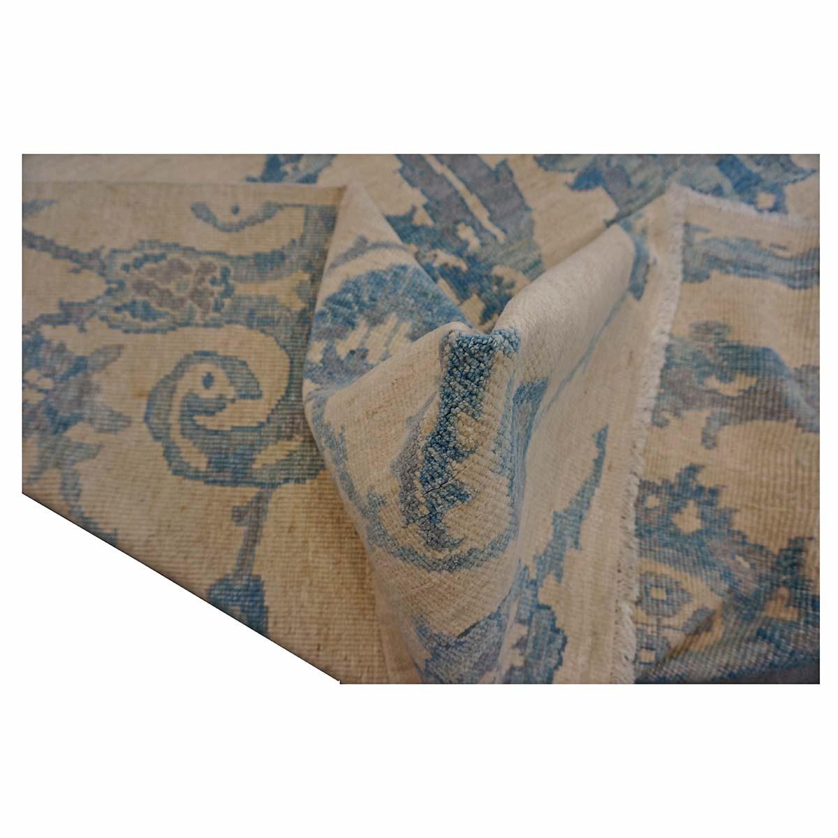 21e siècle Tapis de course turc Oushak 9x12 Ivoire et bleu ardoise fait à la main en vente 3