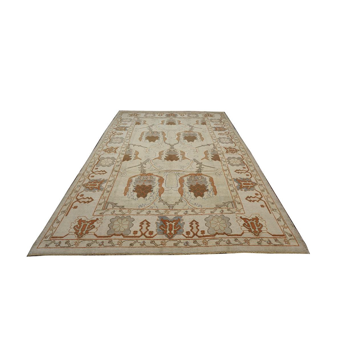 Turc 21e siècle Tapis de course turc Oushak 9x13 gris, ivoire et marron fait à la main en vente