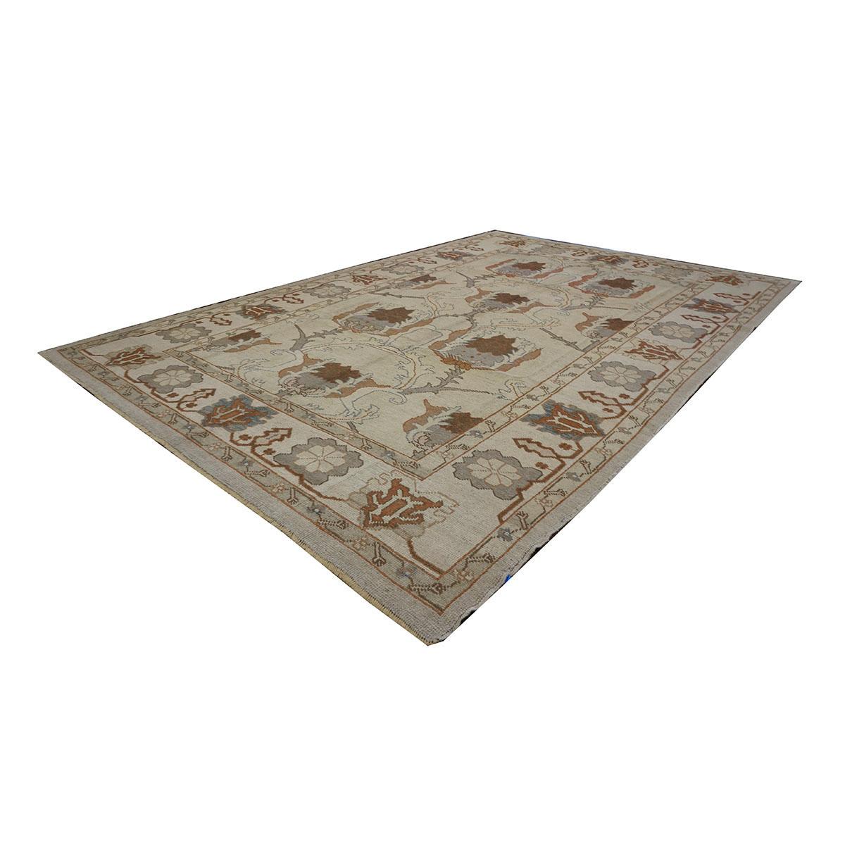 21e siècle Tapis de course turc Oushak 9x13 gris, ivoire et marron fait à la main Excellent état - En vente à Houston, TX