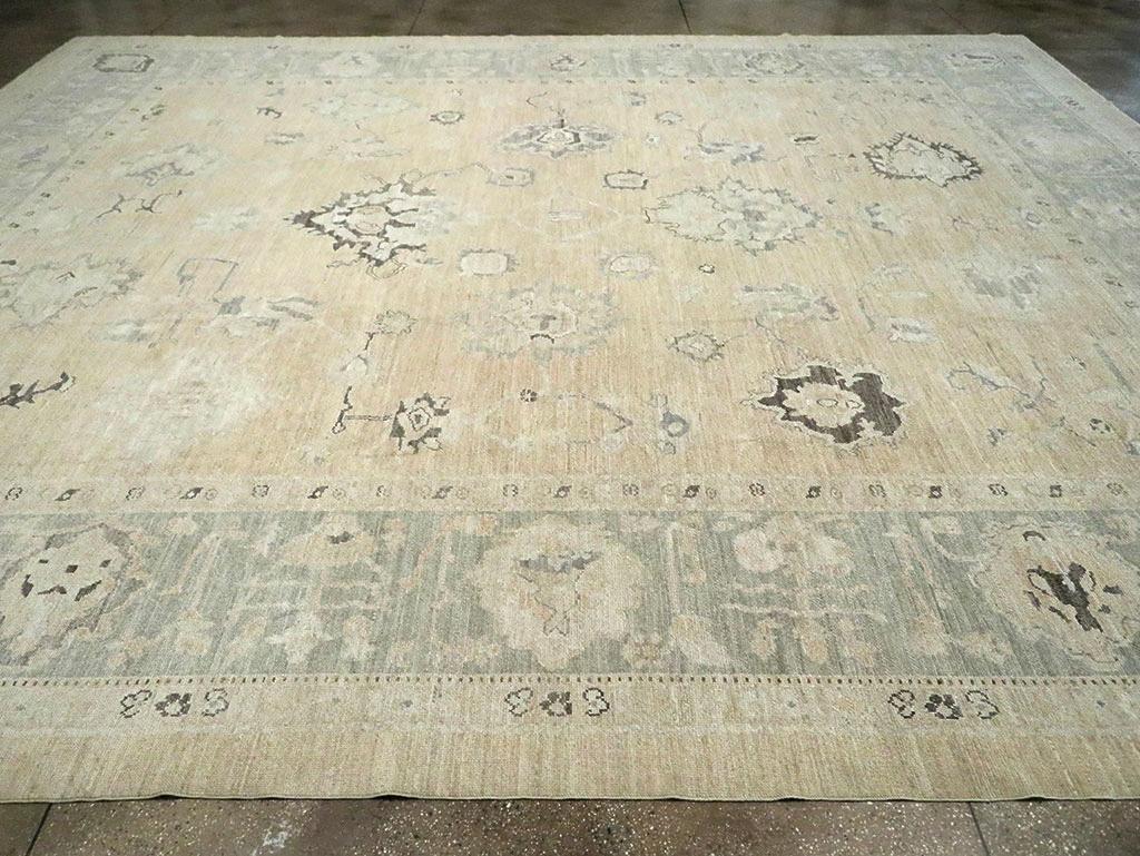Annodato a mano Tappeto turco Oushak oversize del 21° secolo in vendita