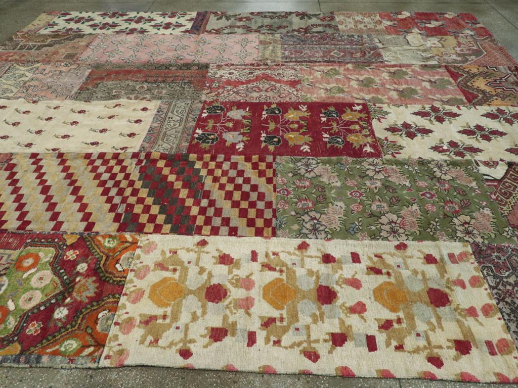 Türkischer Patchwork-Teppich in Zimmergröße aus dem 21. Jahrhundert (Handgewebt) im Angebot
