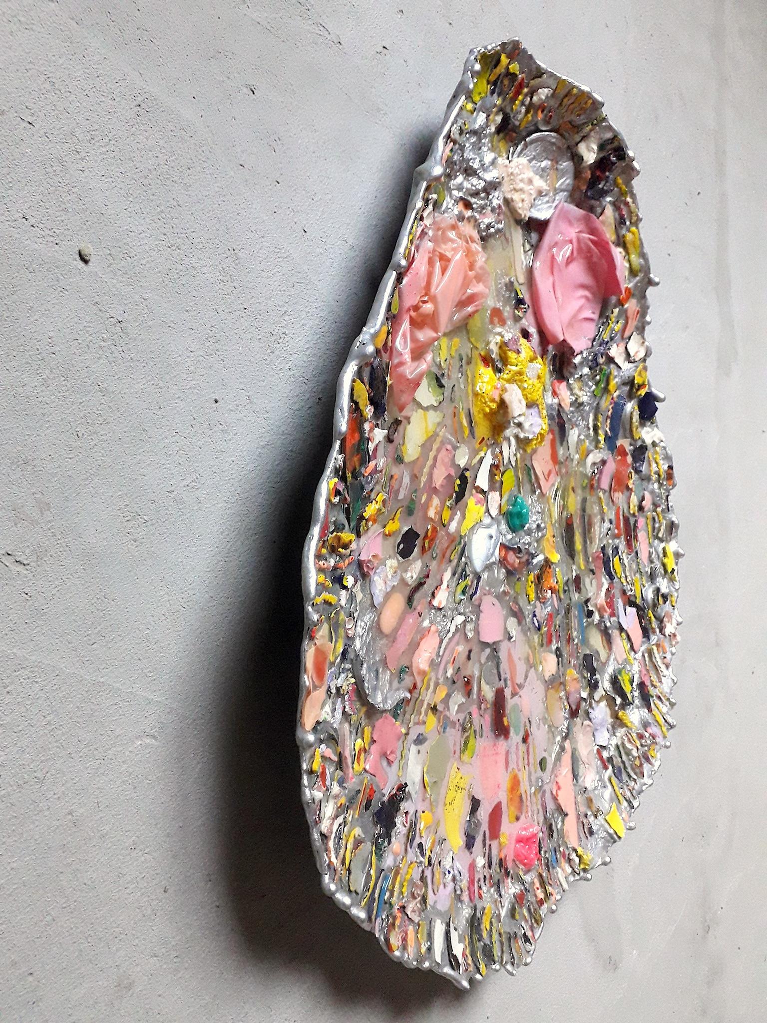 21st Century Untitled Shell by Laura Soto Acrilic, Resin, Glitter For Sale 1