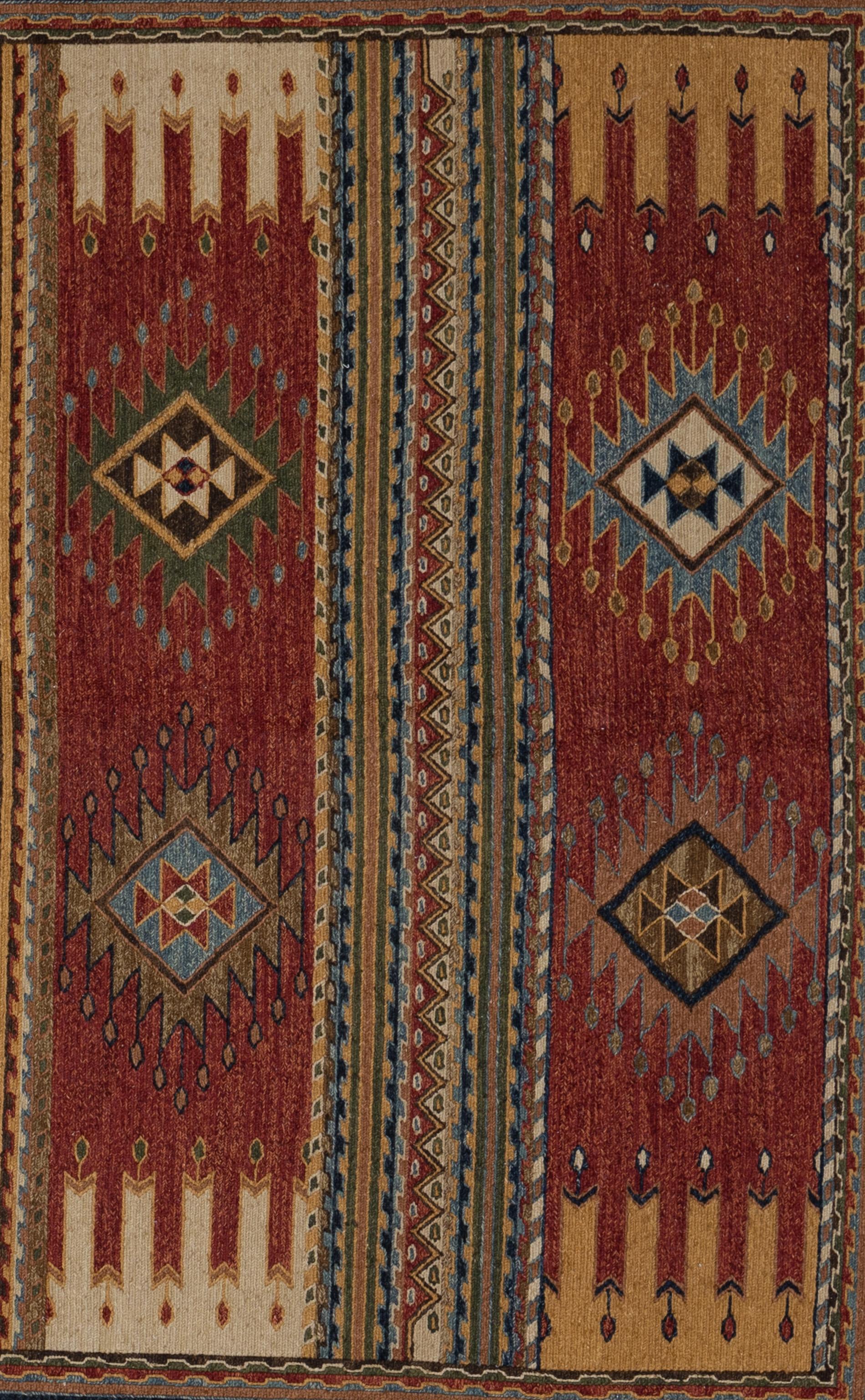 Ce tapis de style ouzbek tissé à la main en Inde présente un design tribal audacieux et complexe, caractérisé par de riches tons de rouge, d'or, de crème et de bleu sourd. La présentation comporte trois panneaux verticaux proéminents, chacun orné de
