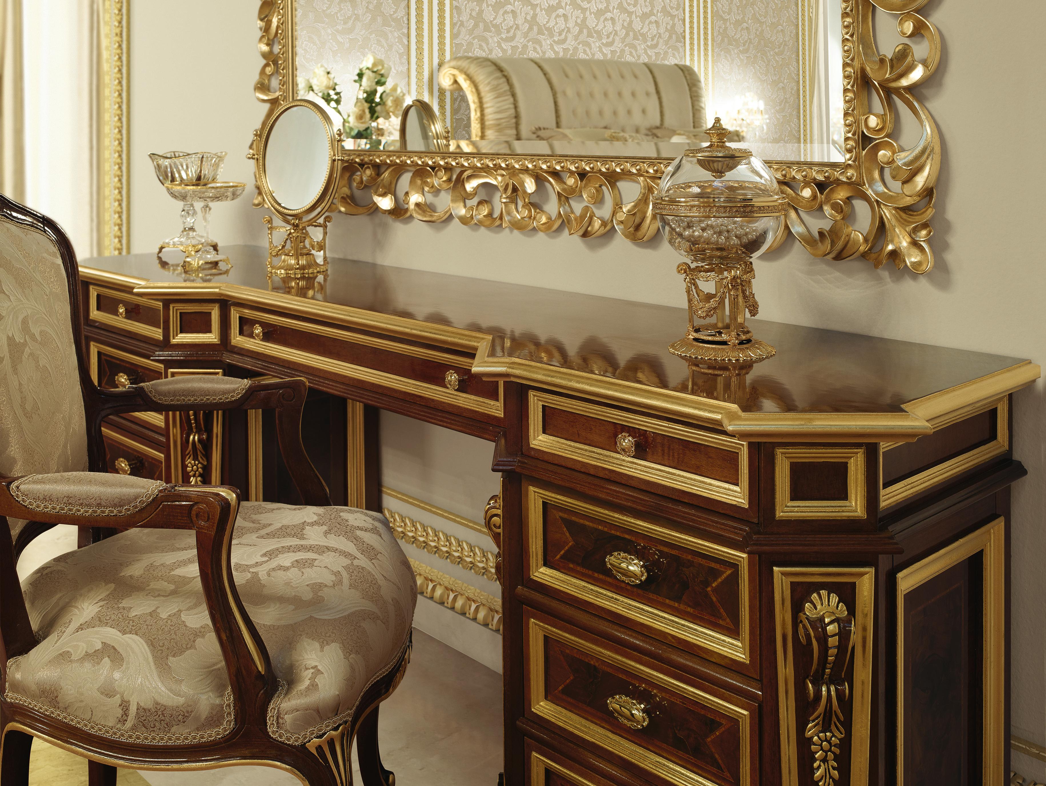 Made of solid wood with crafted details and a walnut lacquered finishing, this Modenese Luxury Interiors (Made in Italy) vanity unit adds an elegant and timeless feel to your room. Precious veneer on the drawers and side panels, added to hand