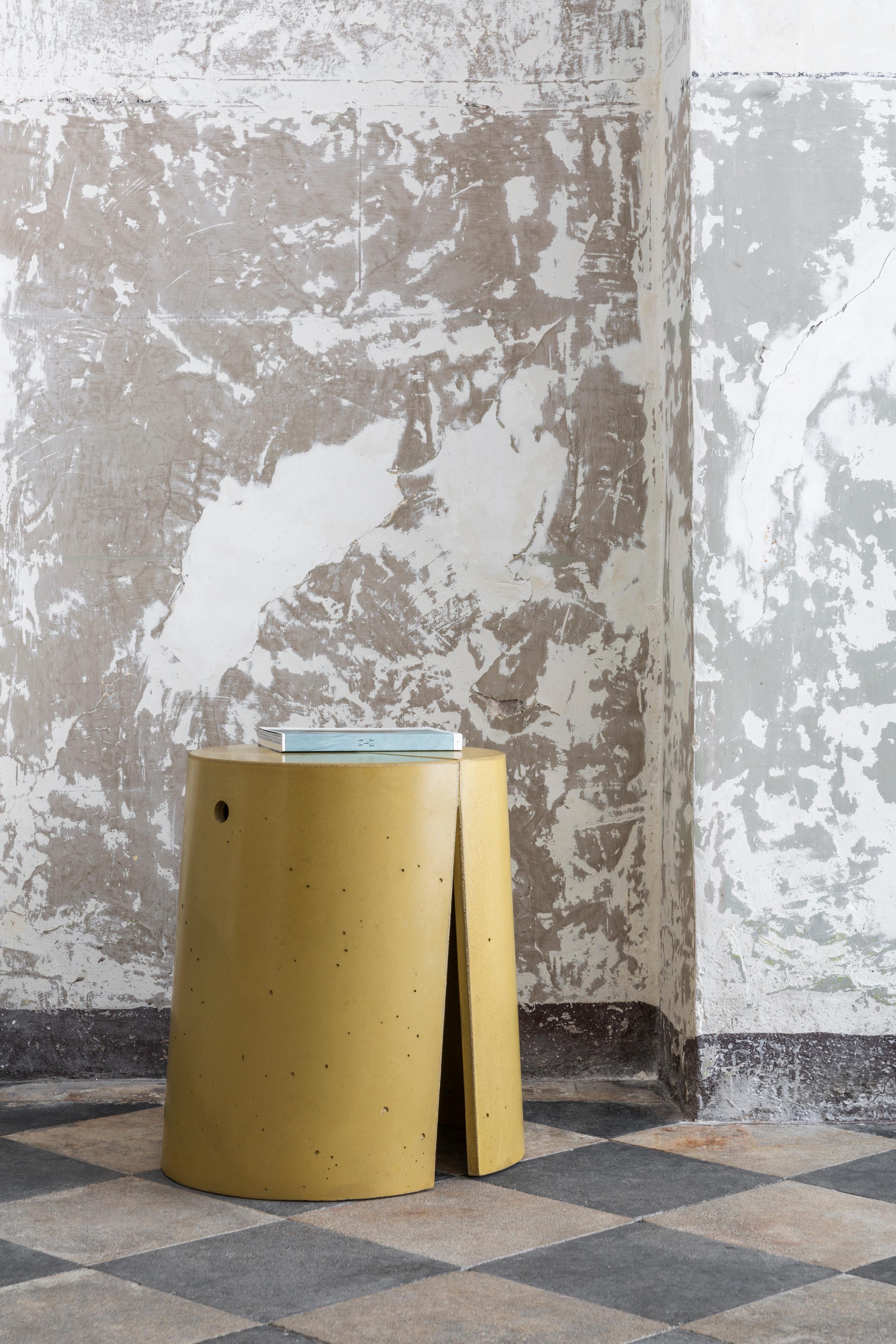 21st Century Varco Concrete Stool Designed by Ernesto Messineo for Forma&Cemento For Sale 1
