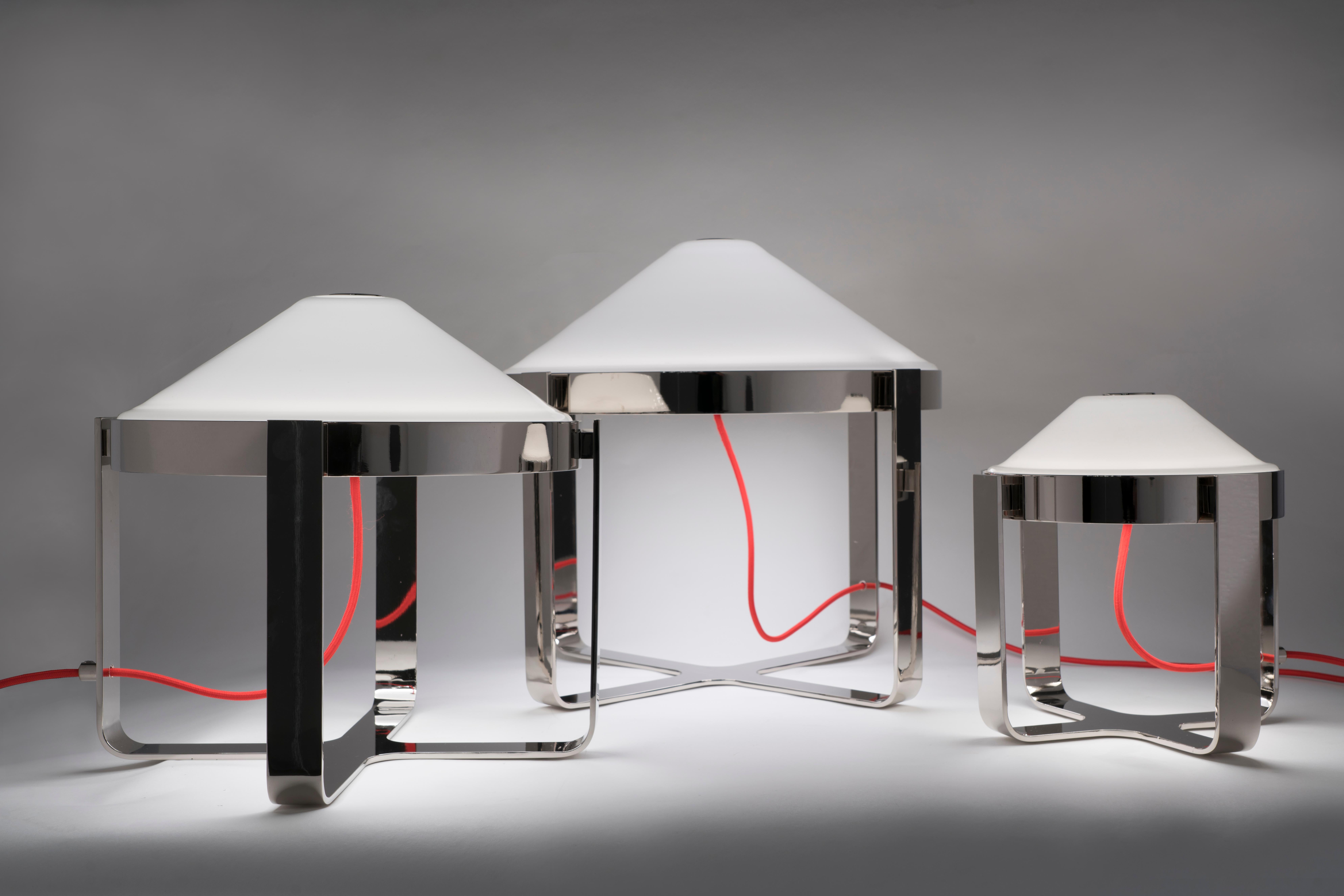italien Lampe de bureau du 21e siècle en verre soufflé blanc Velasca de Roberto Lazzeroni en vente