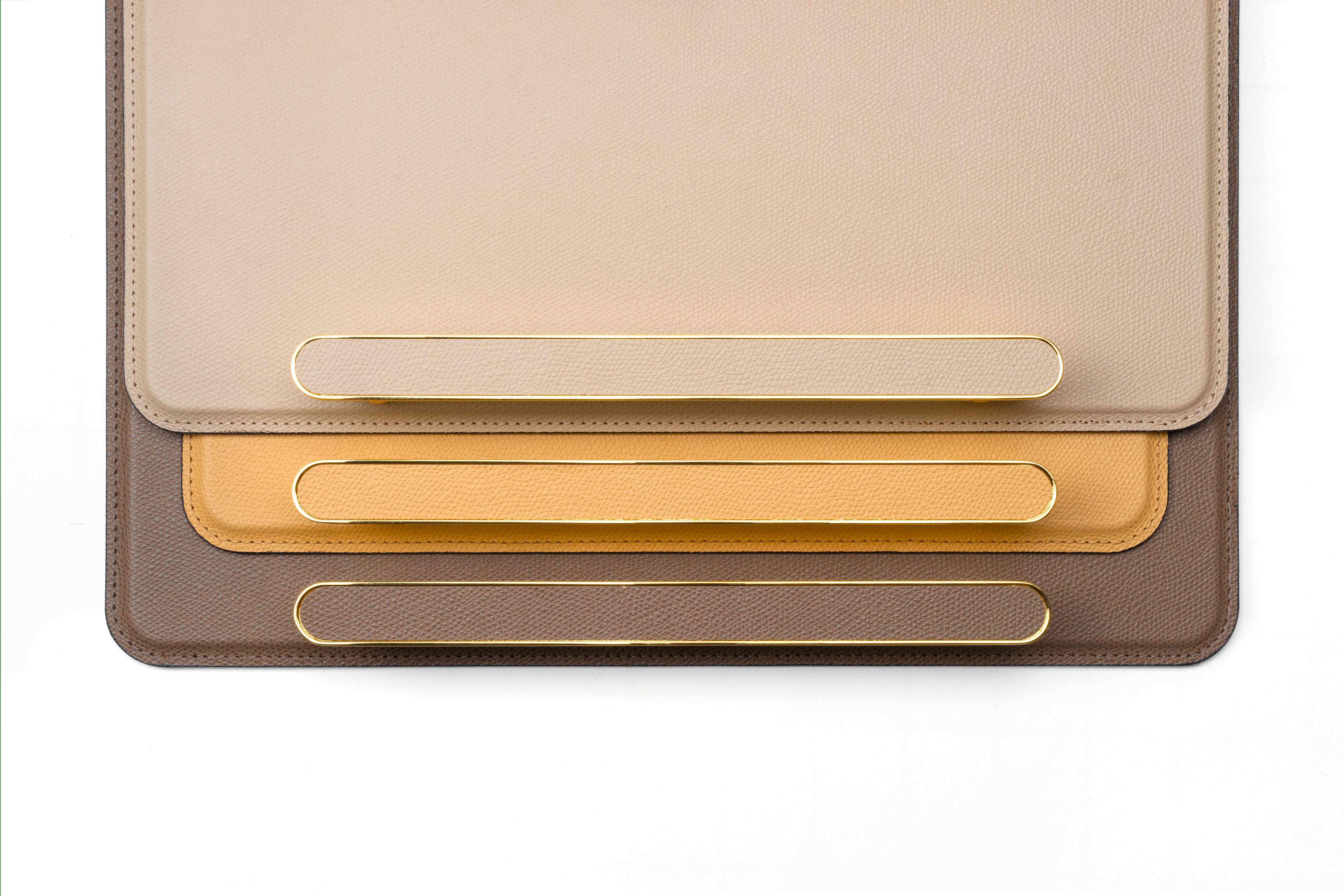 Italian 21st Century Venaria Serving Leather Tray with Brass Handles Handmade in Italy For Sale