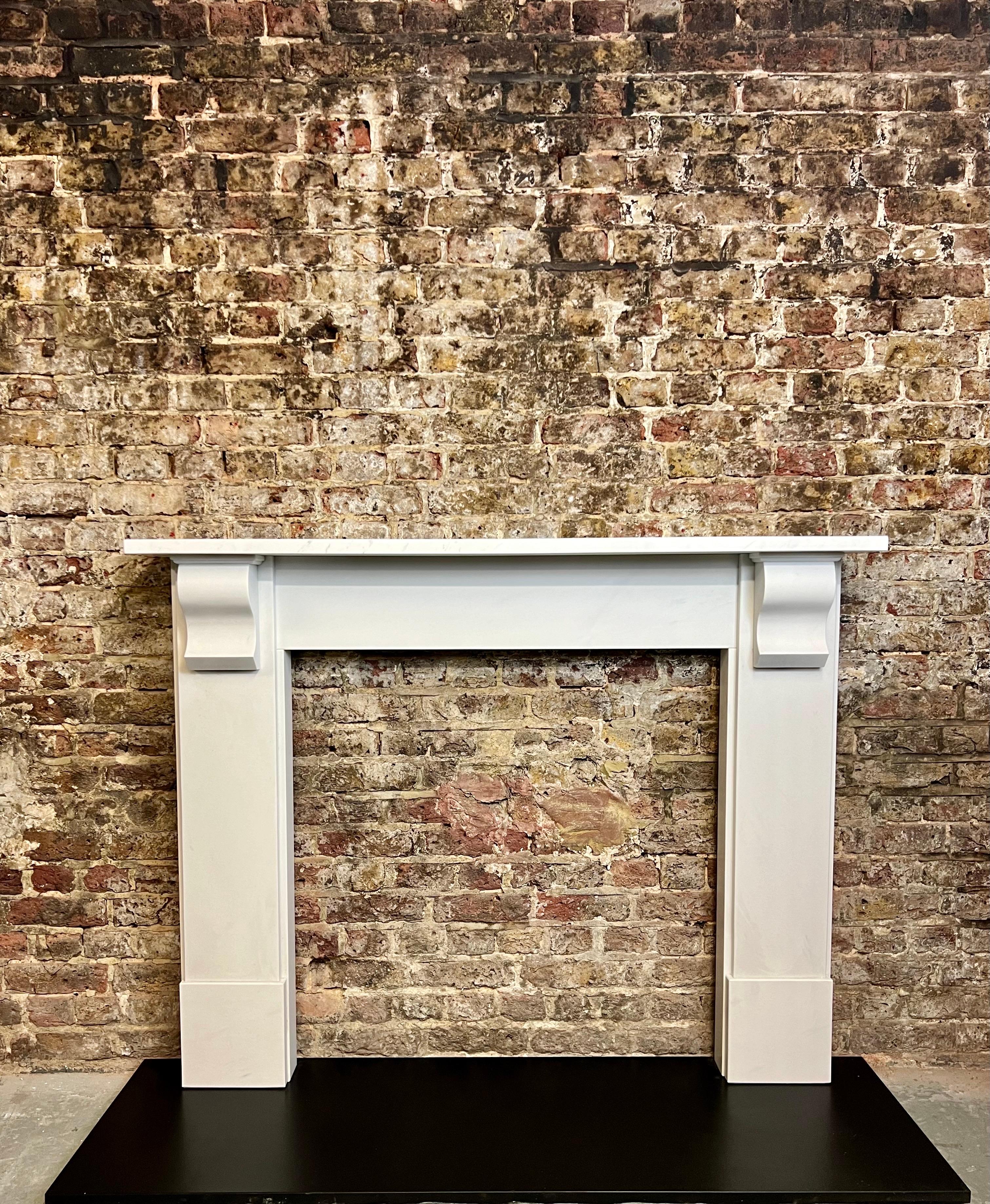 Cheminée victorienne du 21e siècle sculptée en marbre de Corbel en vente 3