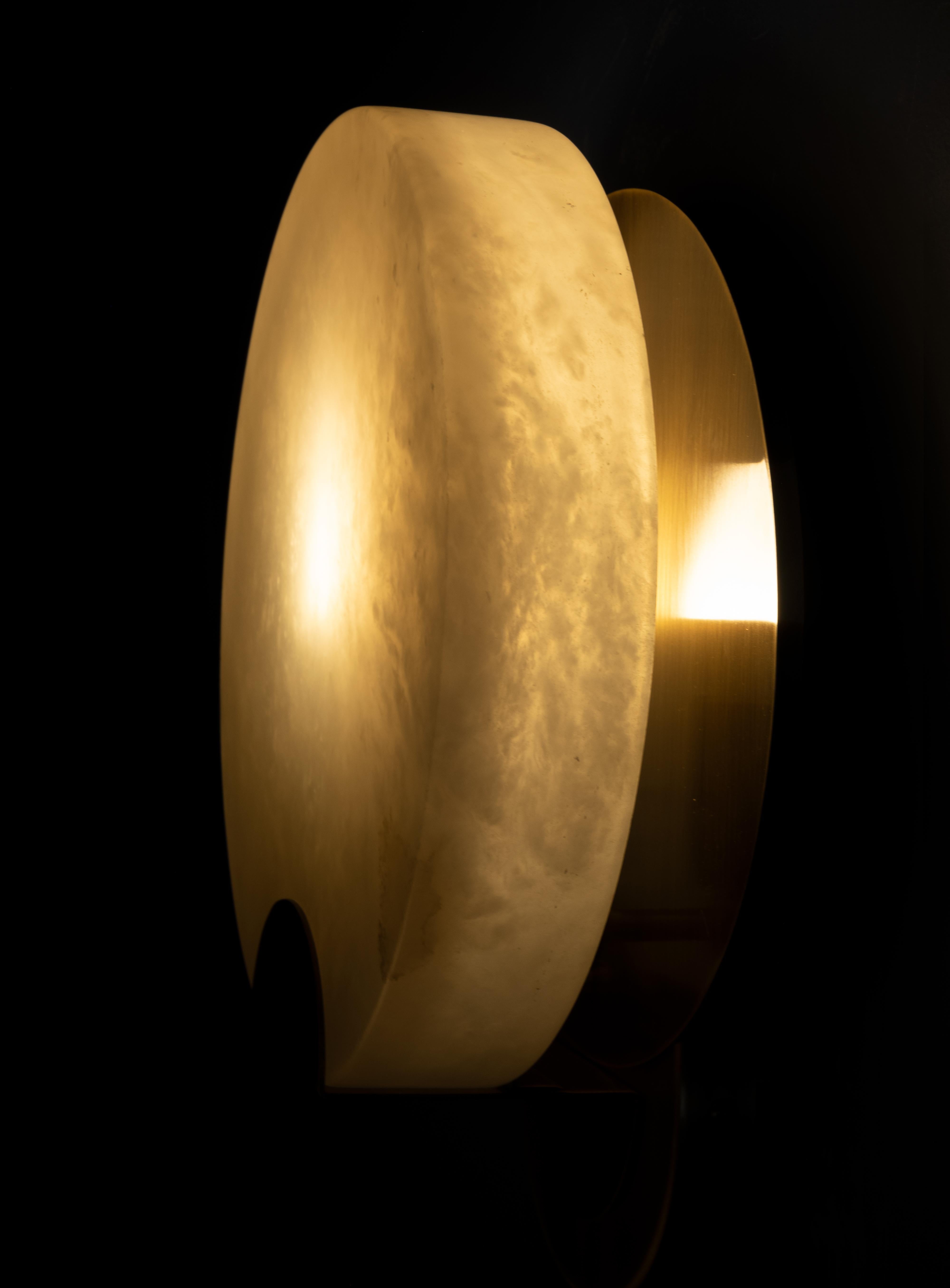 21st Century Walla Walla Wall Lamp Aged Brushed Brass Alabaster In New Condition For Sale In RIO TINTO, PT