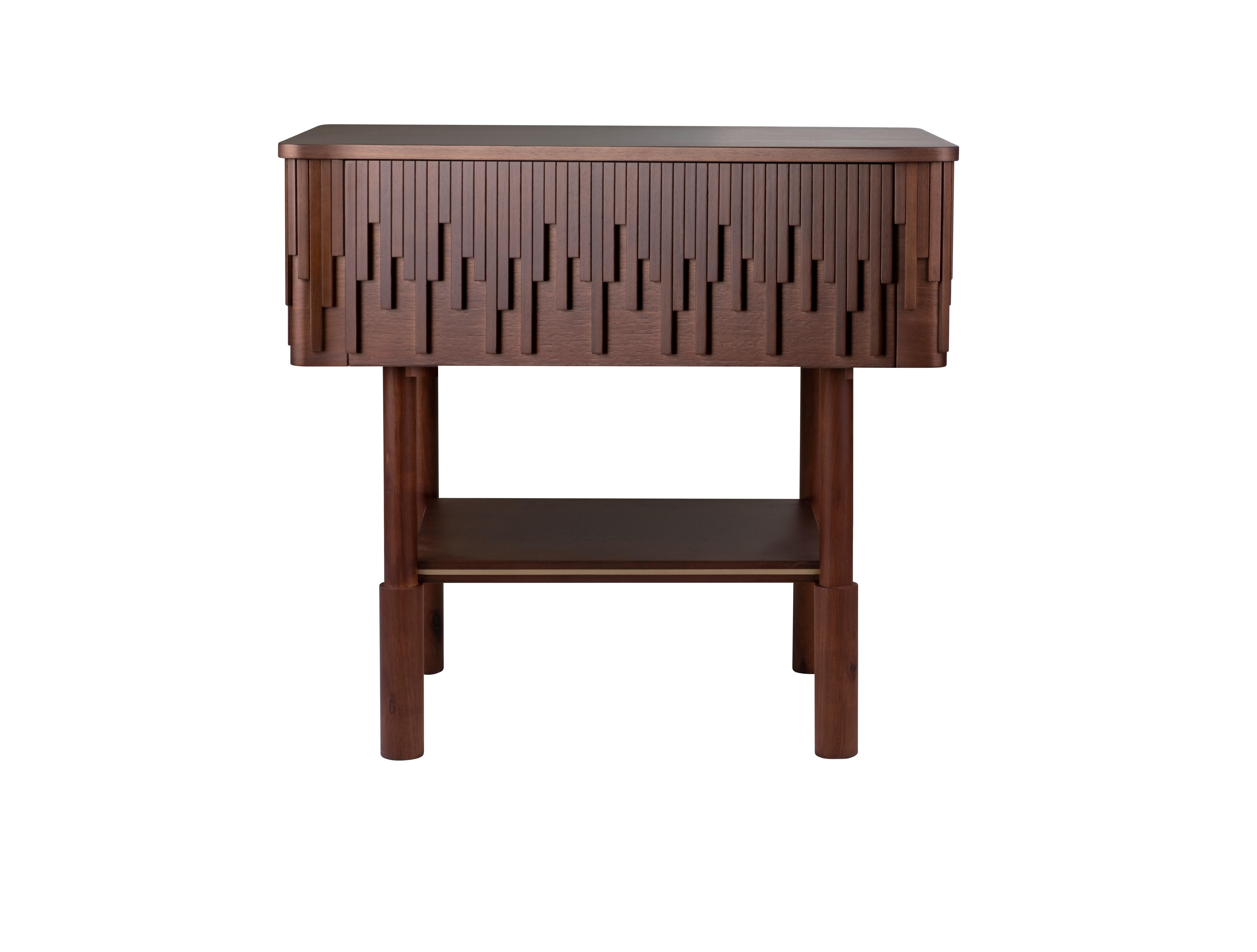Noyer Table de nuit Campbell du 21e siècle en bois de noyer fabriquée au Portugal par Wood Tailors en vente