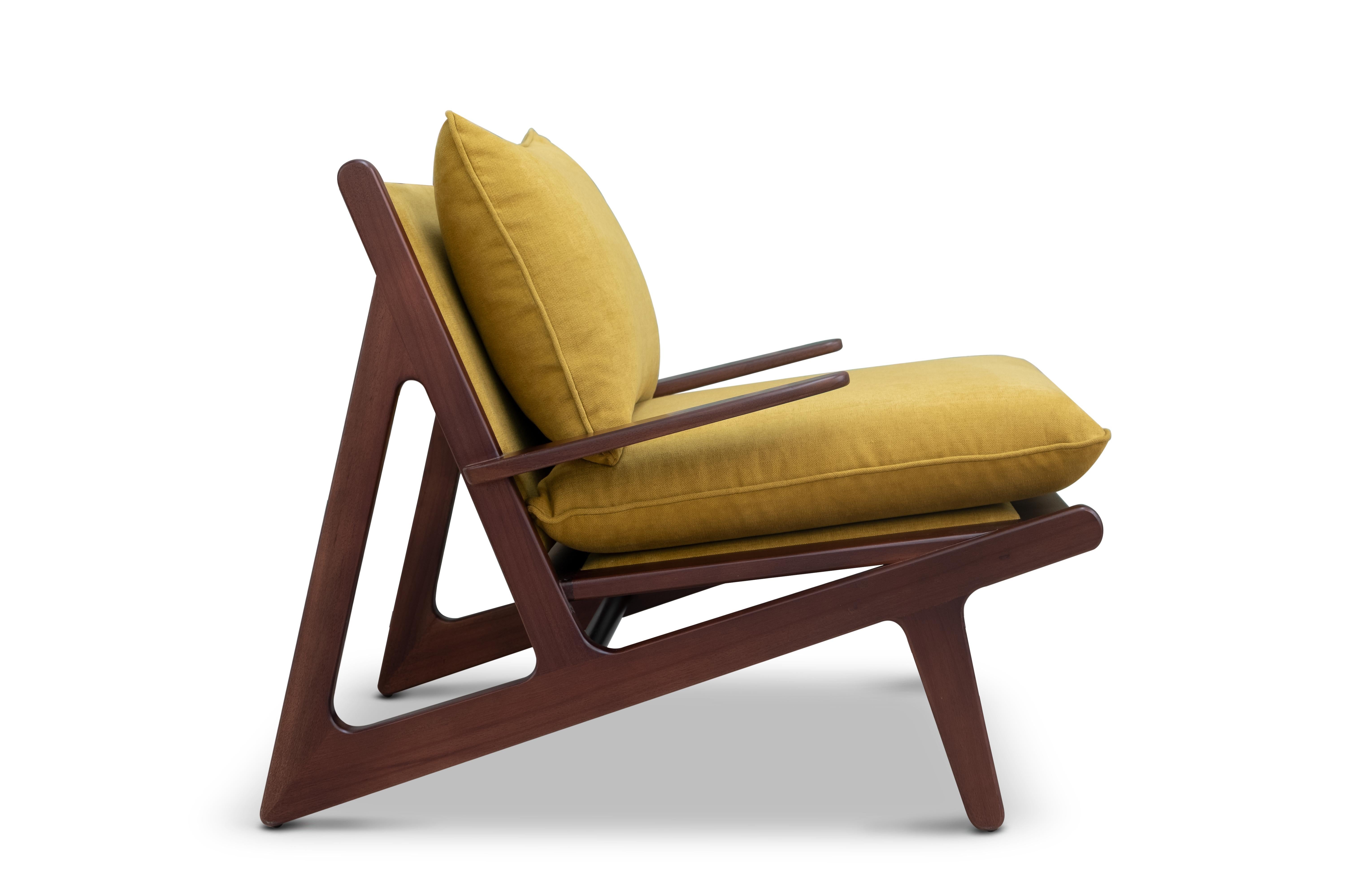 21st Century Walnut Wood Moore Armchair Linen In New Condition For Sale In RIO TINTO, PT