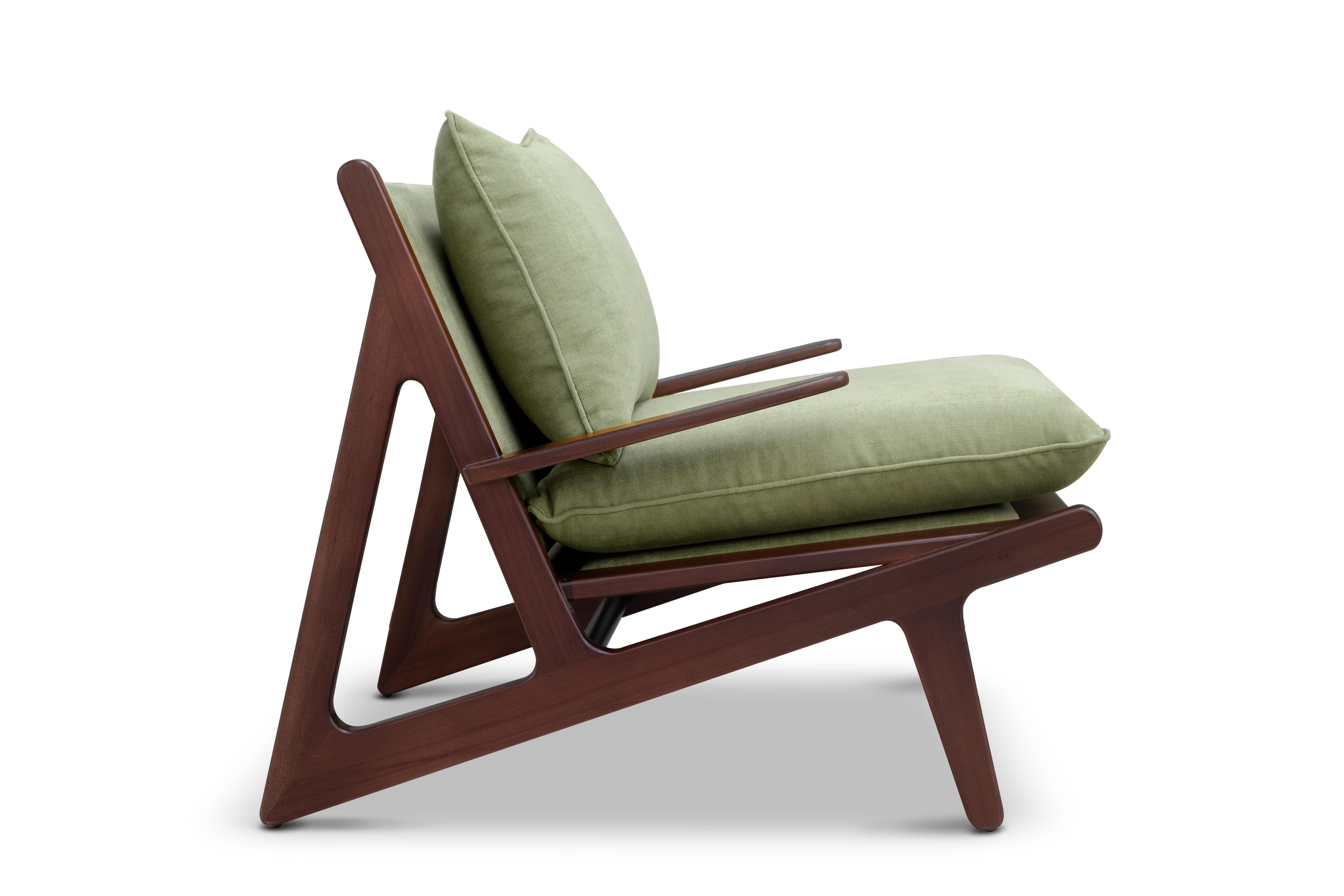 21st Century Walnut Wood Moore Armchair Linen For Sale 2