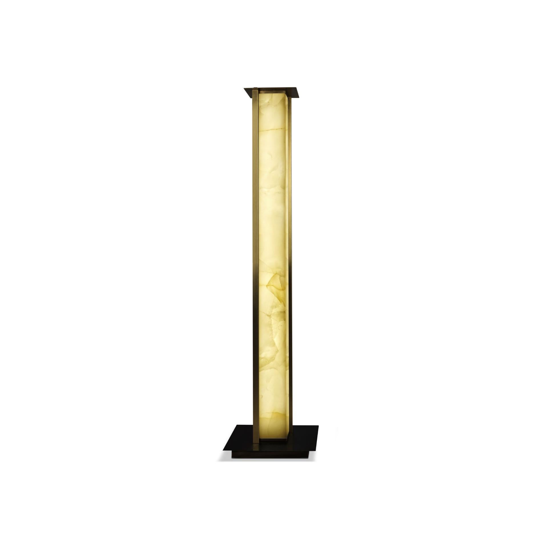 Inspired by Washington’s landmark and taking its shape, Porus Studio designed this modern tall lamp. Featuring a base in aged brushed brass and an onyx body embraced with a brushed brass structure, the Washington floor lamp is the masterpiece your