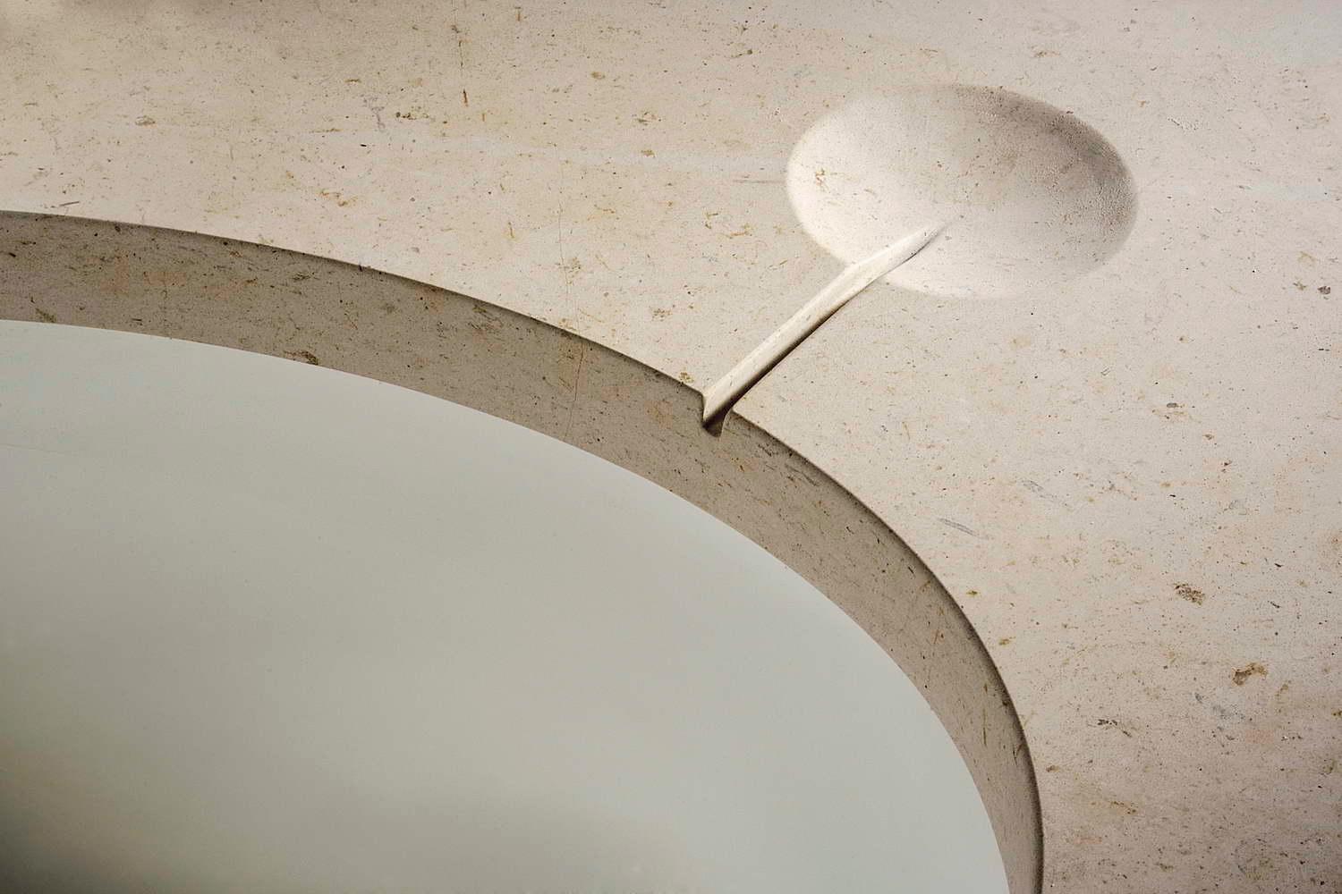 Modern 21st Century White Carrara Bardiglio Perla Sand Beach Consolle Marble Washbasin For Sale