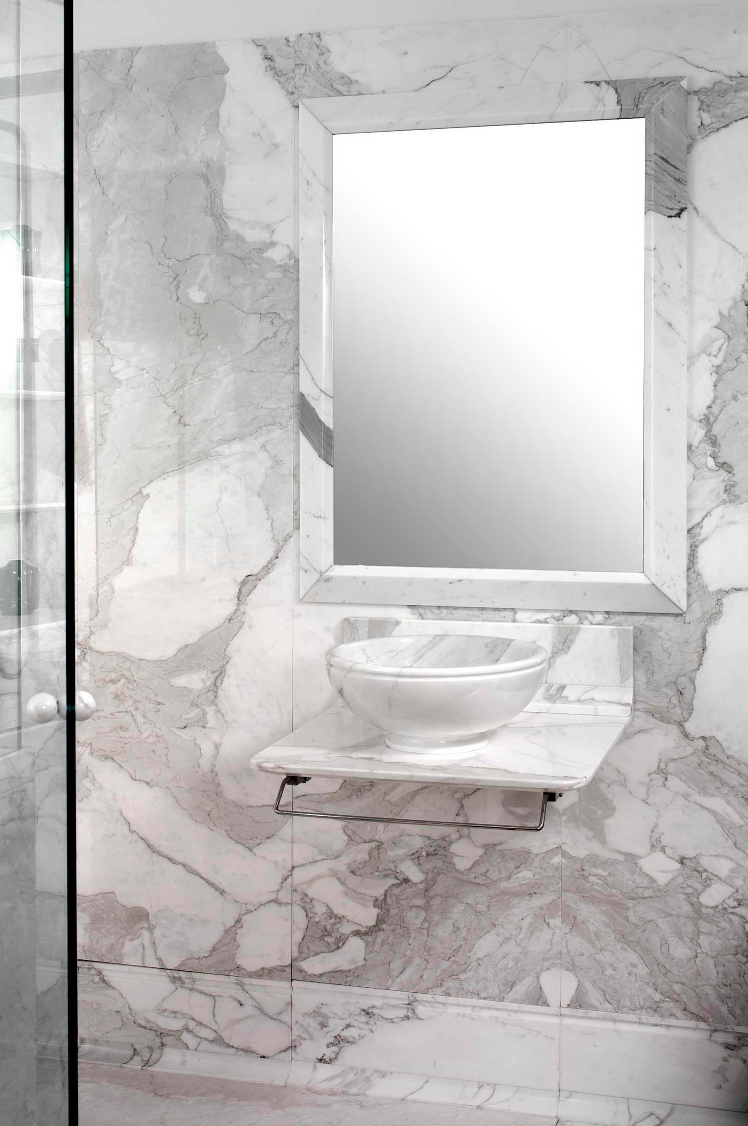 Moderne Aquarelle de toilette du 21e siècle en marbre Agrippa et Calacatta blanc et or en vente