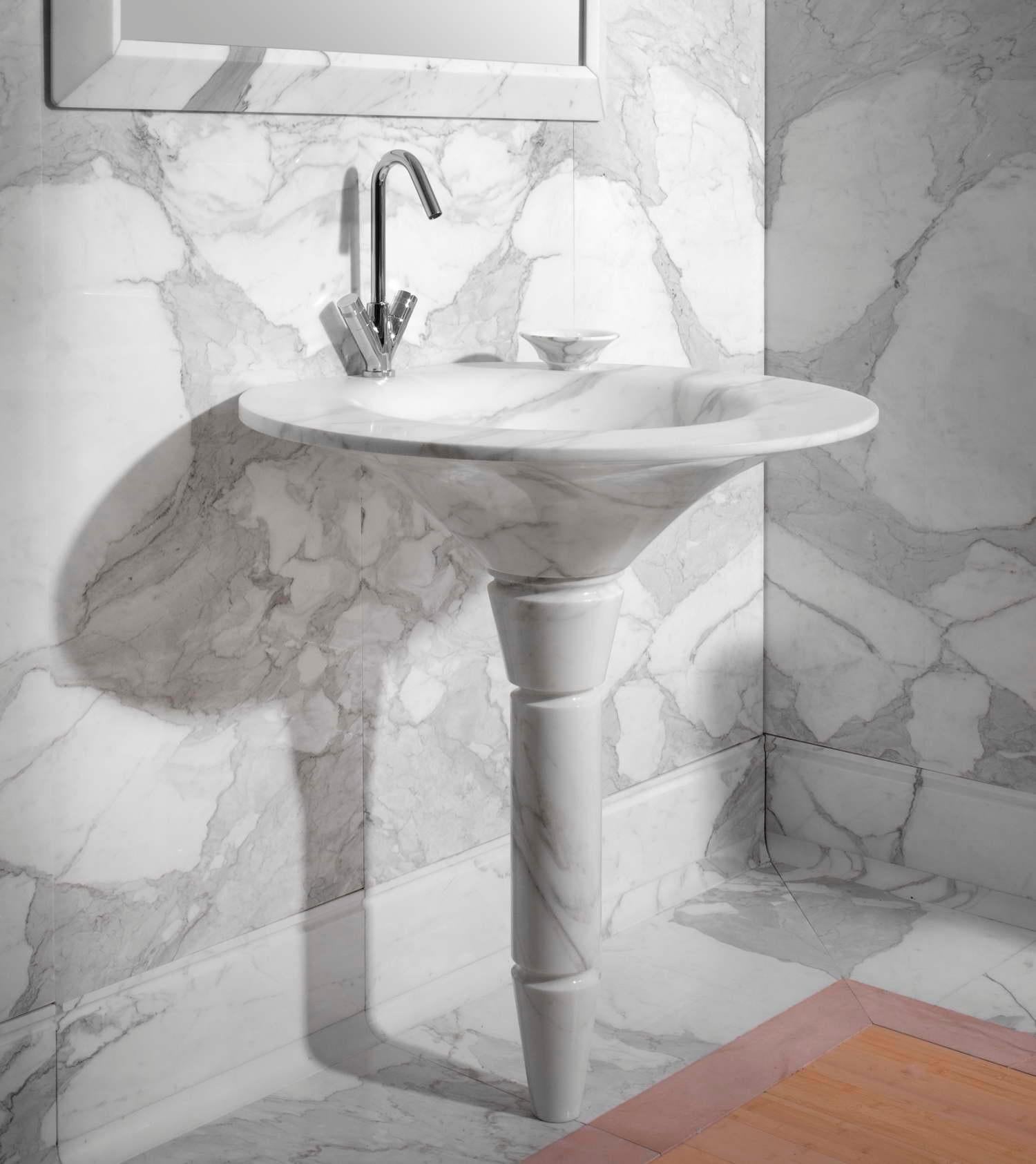 Grancaracalla Washbasin marble designed by Arch. Michele de Lucchi & Philippe Nigro

Size: Cm diameter 77 x height 90
Materials: Bianco Carrara / Calacatta – Calacatta Gold – Bardiglio Nuvolato.