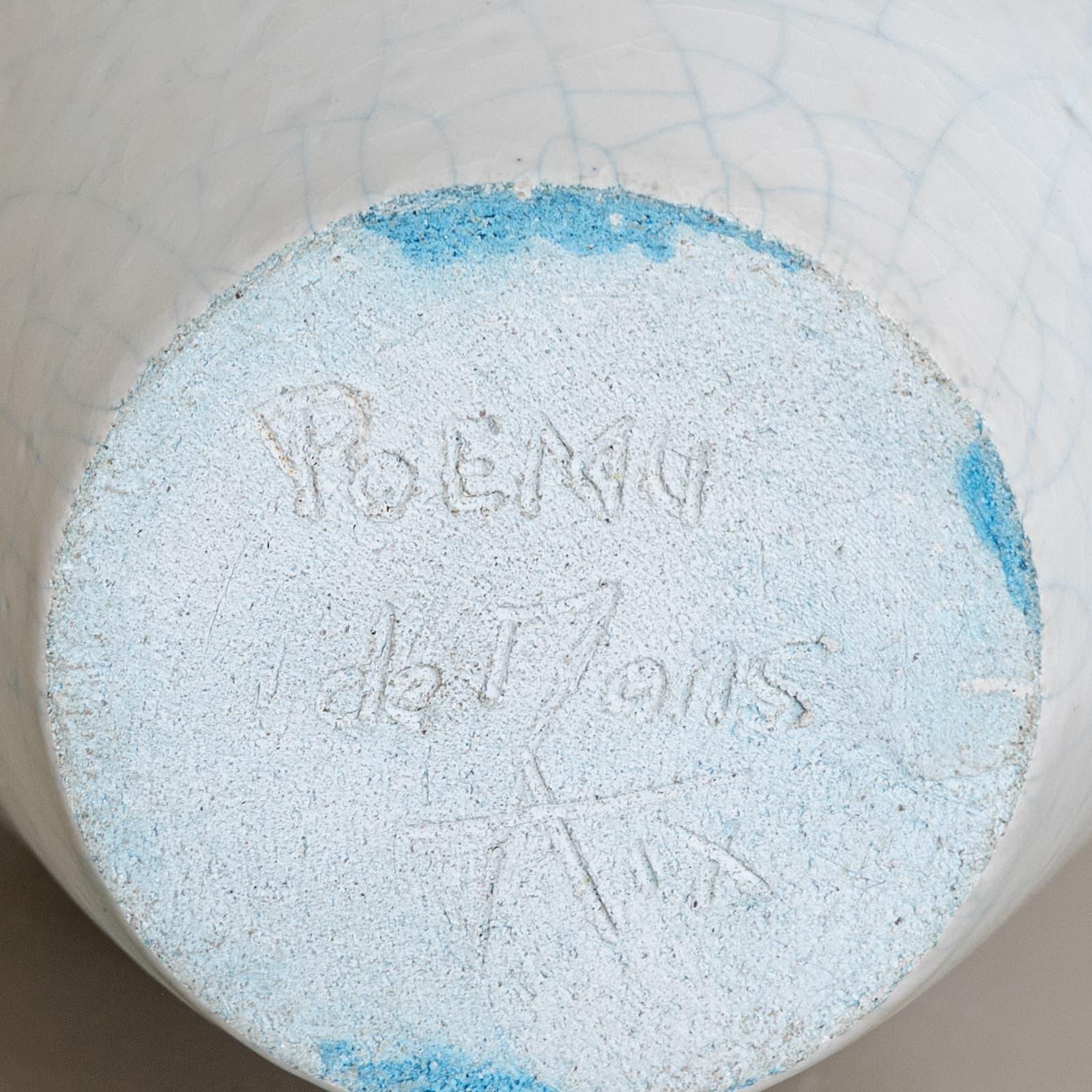 Vernissé Vase en céramique blanche du 21e siècle par Poemu, France en vente