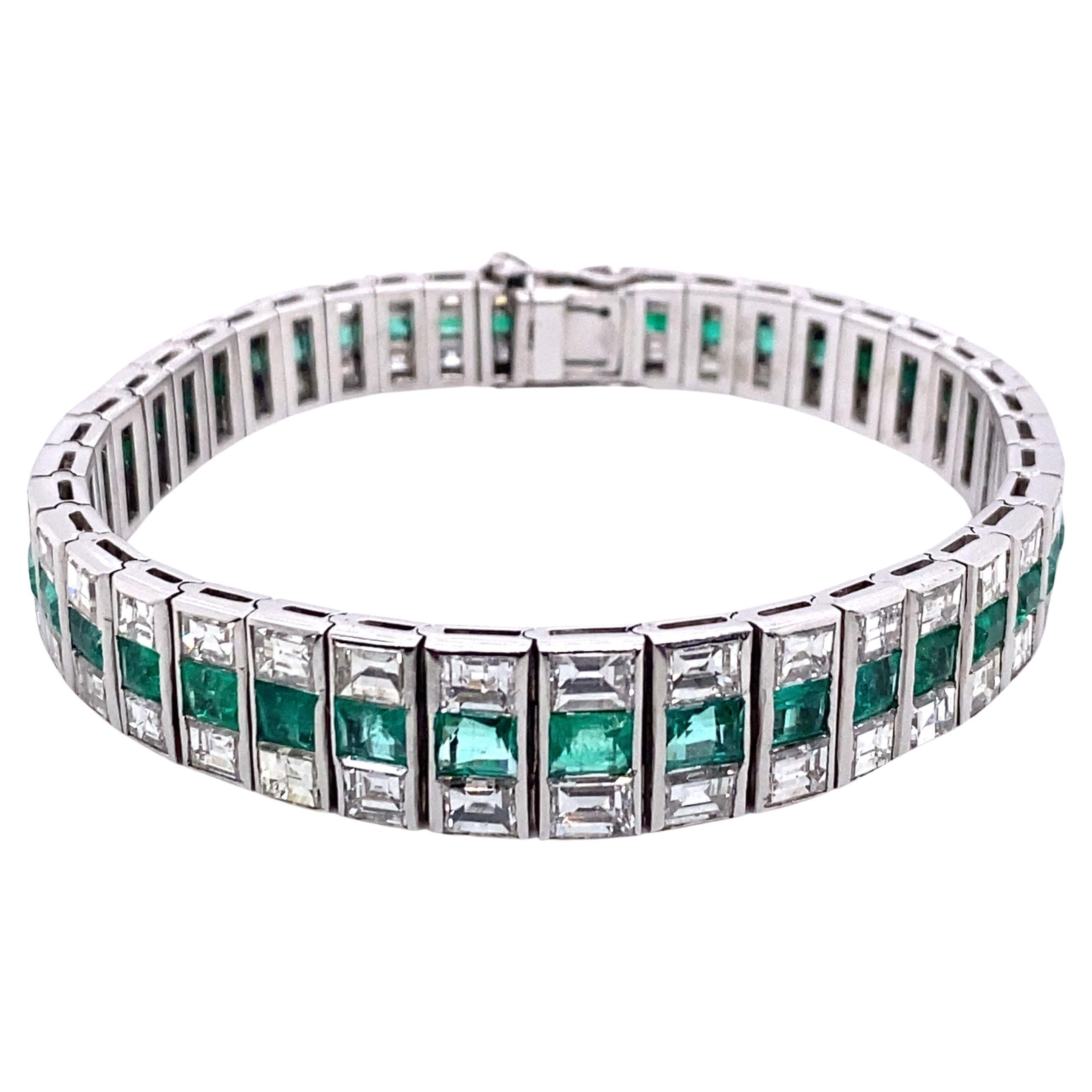 Bracelet tennis du 21e siècle F/G-VVS en or blanc, diamants et émeraudes en vente