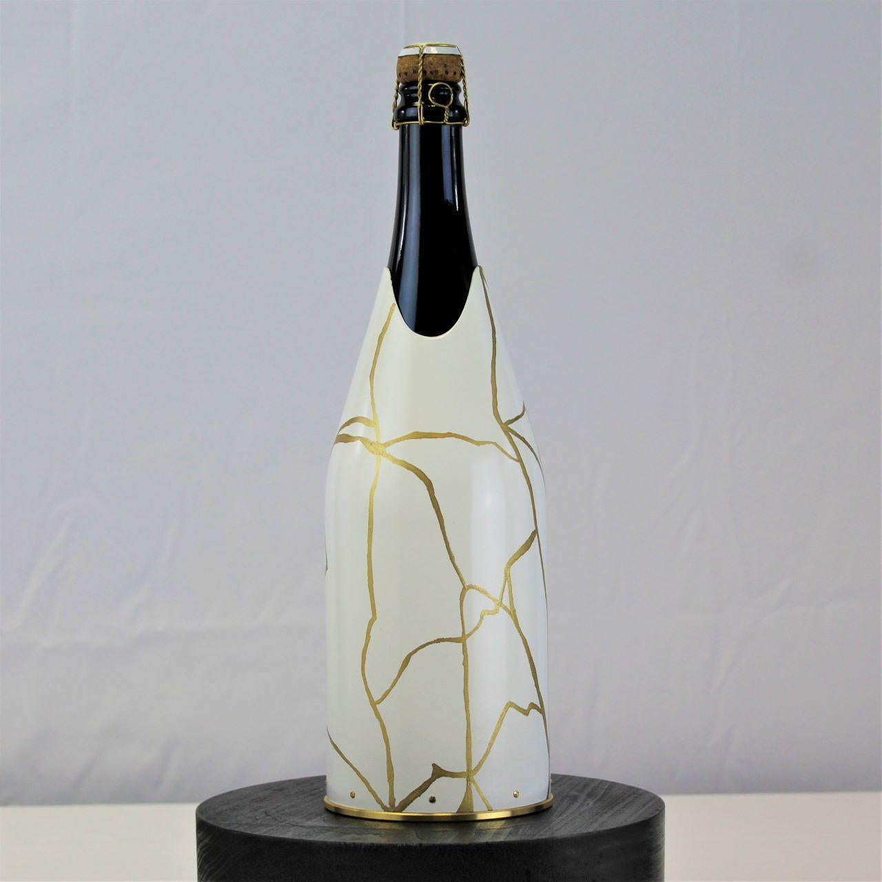 This champagne K-Over belongs to our collection K-OVER Design.
The artist who realized this pure silver 999/°° K-OVER took inspiration from the Kintsugi philosophy to make a completely new piece of design. According to the Japanese tradition, our