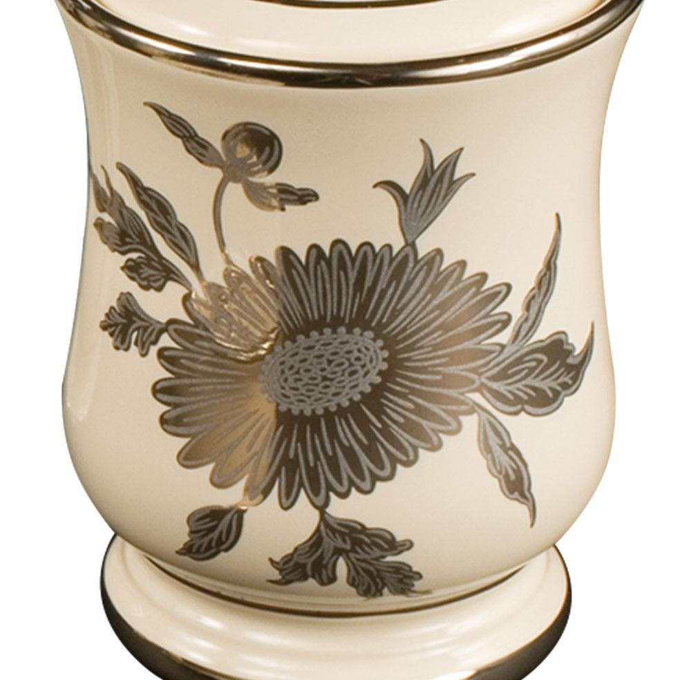 Porcelana blanca del siglo XXI  y jarra de porcelana decorada Luis XVI en venta