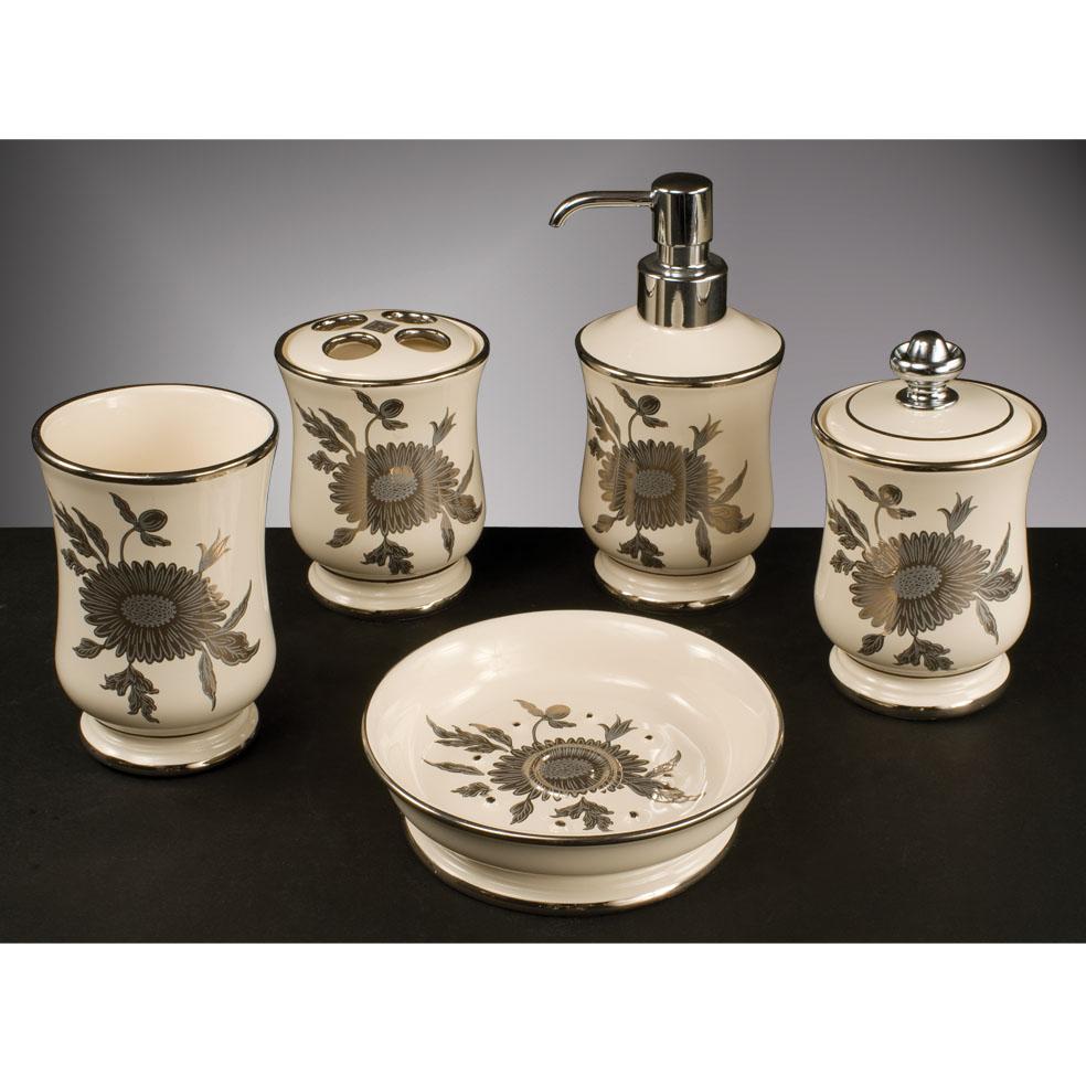 Porcelana blanca del siglo XXI  y dispensador de jabón líquido de porcelana decorado Luis XVI en venta
