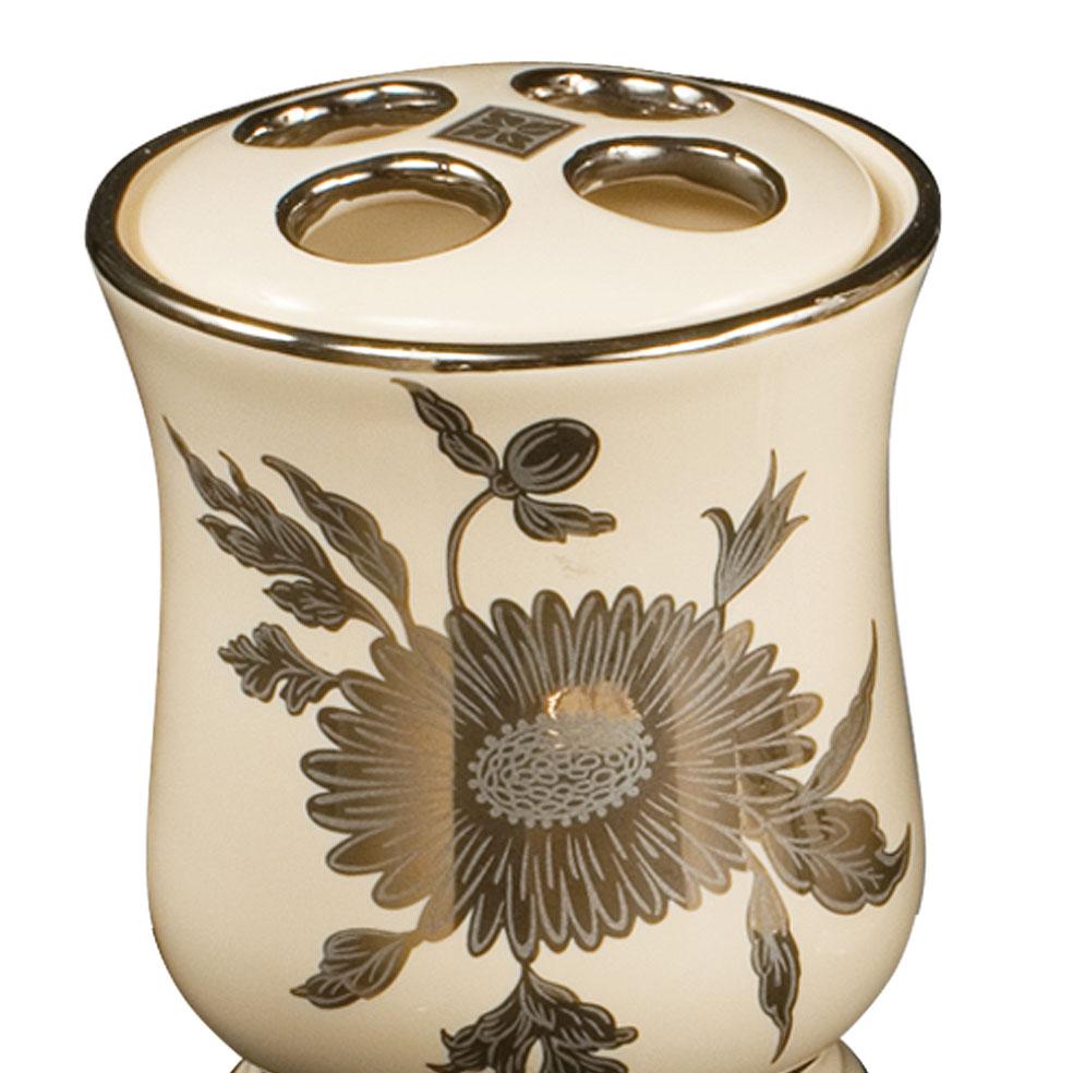 Vetro porcellanato decorato bianco del XXI secolo. Questo portaspazzolino  è semplice e allo stesso tempo elegante. È possibile combinare questo bicchiere con il suo dispenser, il portasapone e il barattolo. 
Ogni oggetto è realizzato a mano e la