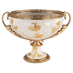 21. Jahrhundert, weißes Porzellan mit reinem Golddekor und Schale aus Goldbronze 21. Jahrhundert, weißes Porzellan mit reinem Golddekor und Schale aus Goldbronze