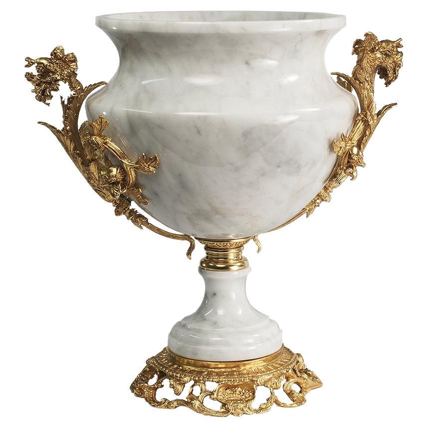 Schale aus weißem, geädertem Marmor und goldener Bronze aus dem 21. Jahrhundert