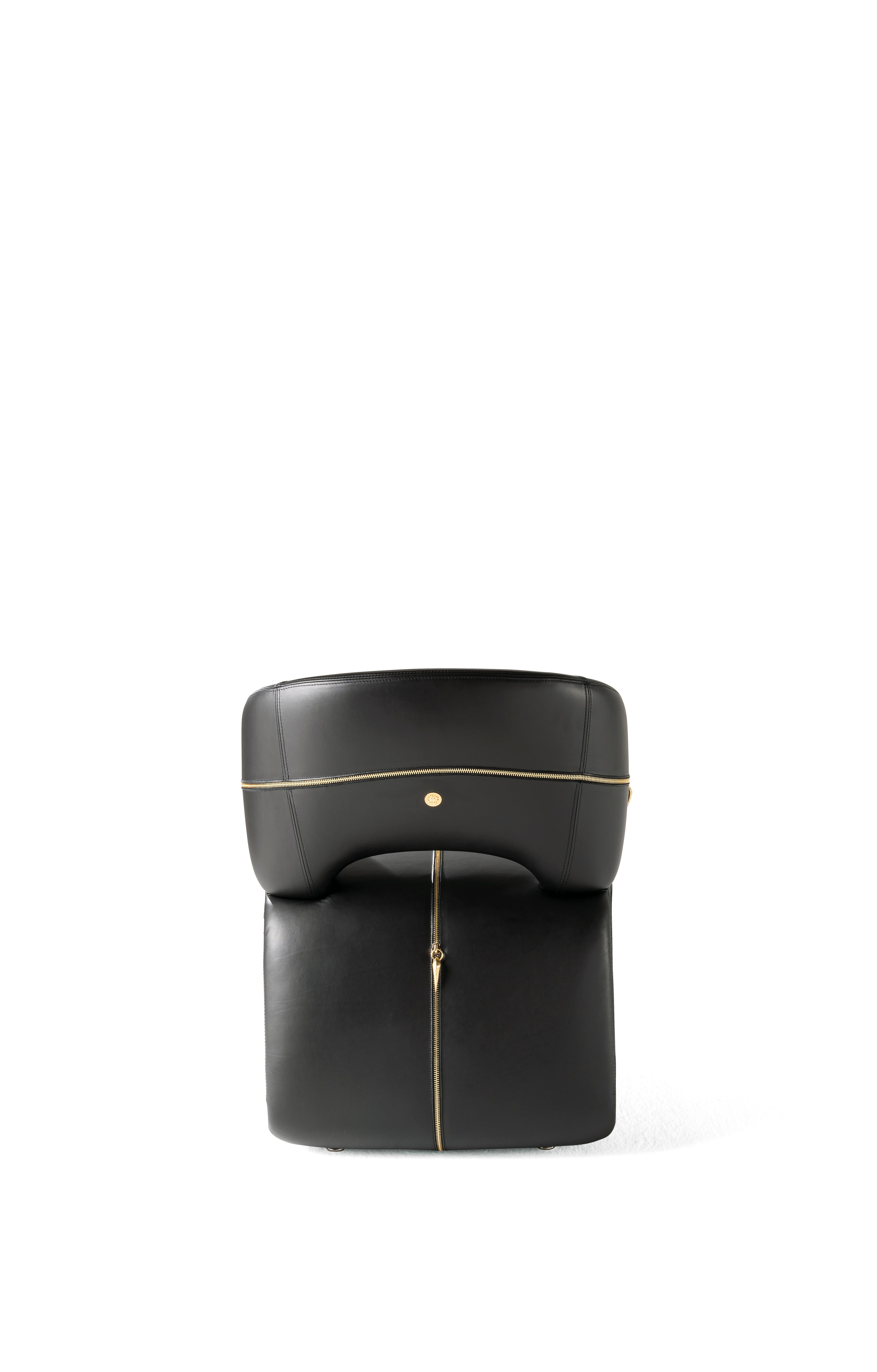 21st Century Wild Armchair in Black Leather by Roberto Cavalli Home Interiors In New Condition For Sale In Cantù, Lombardia