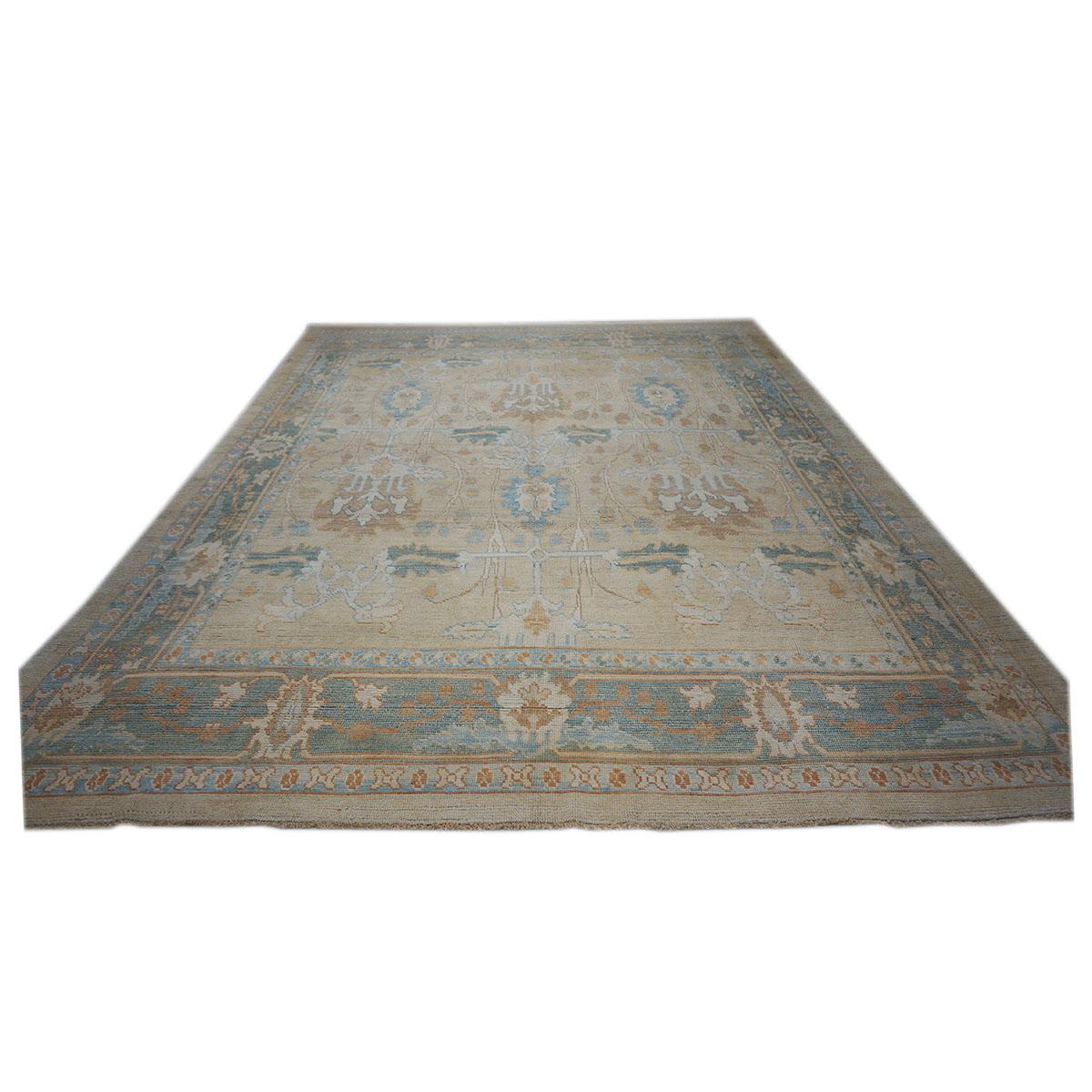 William Morris Donegal inspirierter Orientteppich, handgewebt auf unseren Webstühlen. Exklusive Ashly Master Donegal Produktion aus 100% handgesponnener, pflanzengefärbter Wolle. Dieser Teppich ist mit der genauen Methoden, in denen sie in den