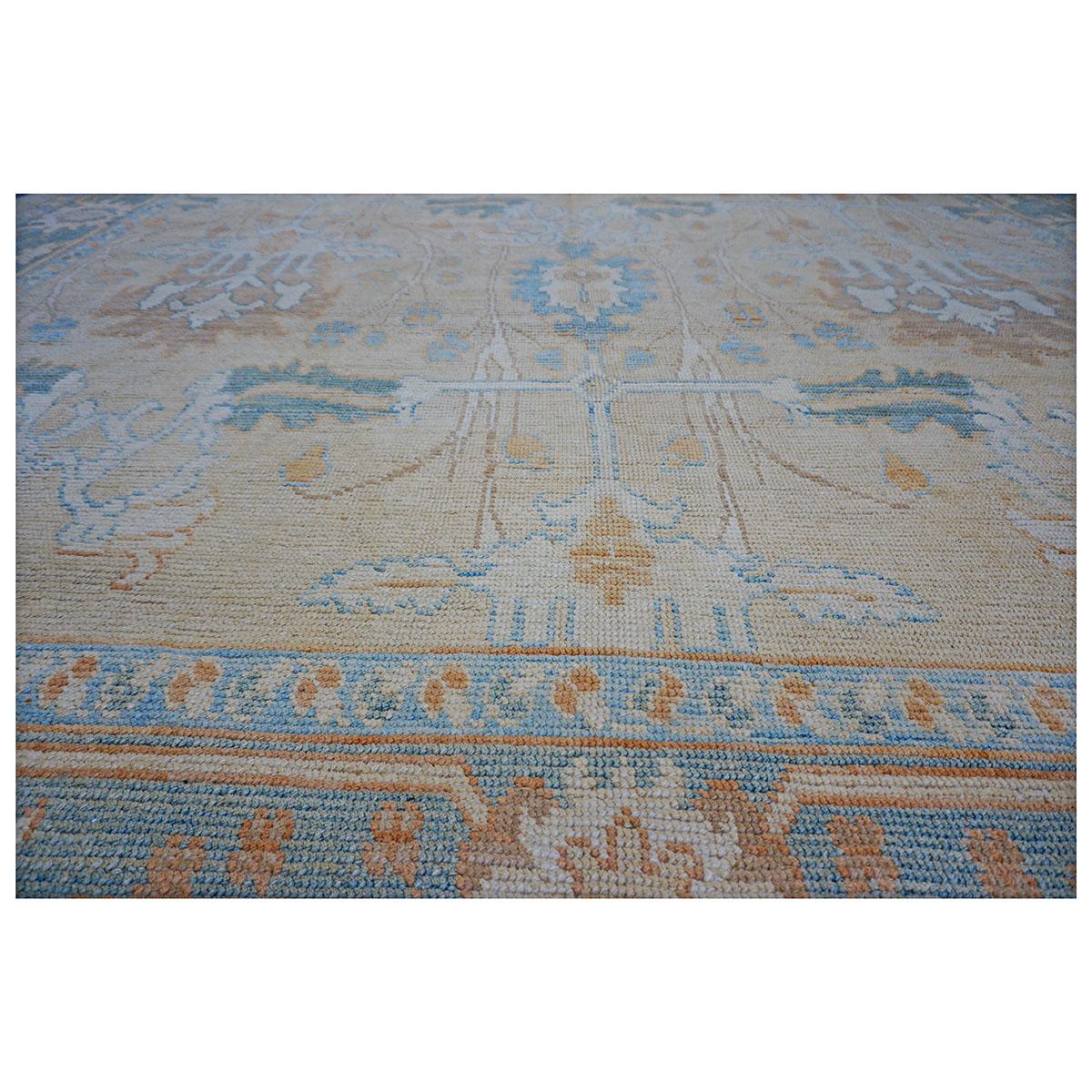 William Morris Donegal-Teppich des 21. Jahrhunderts in Elfenbein und Braun im Zustand „Gut“ im Angebot in Houston, TX