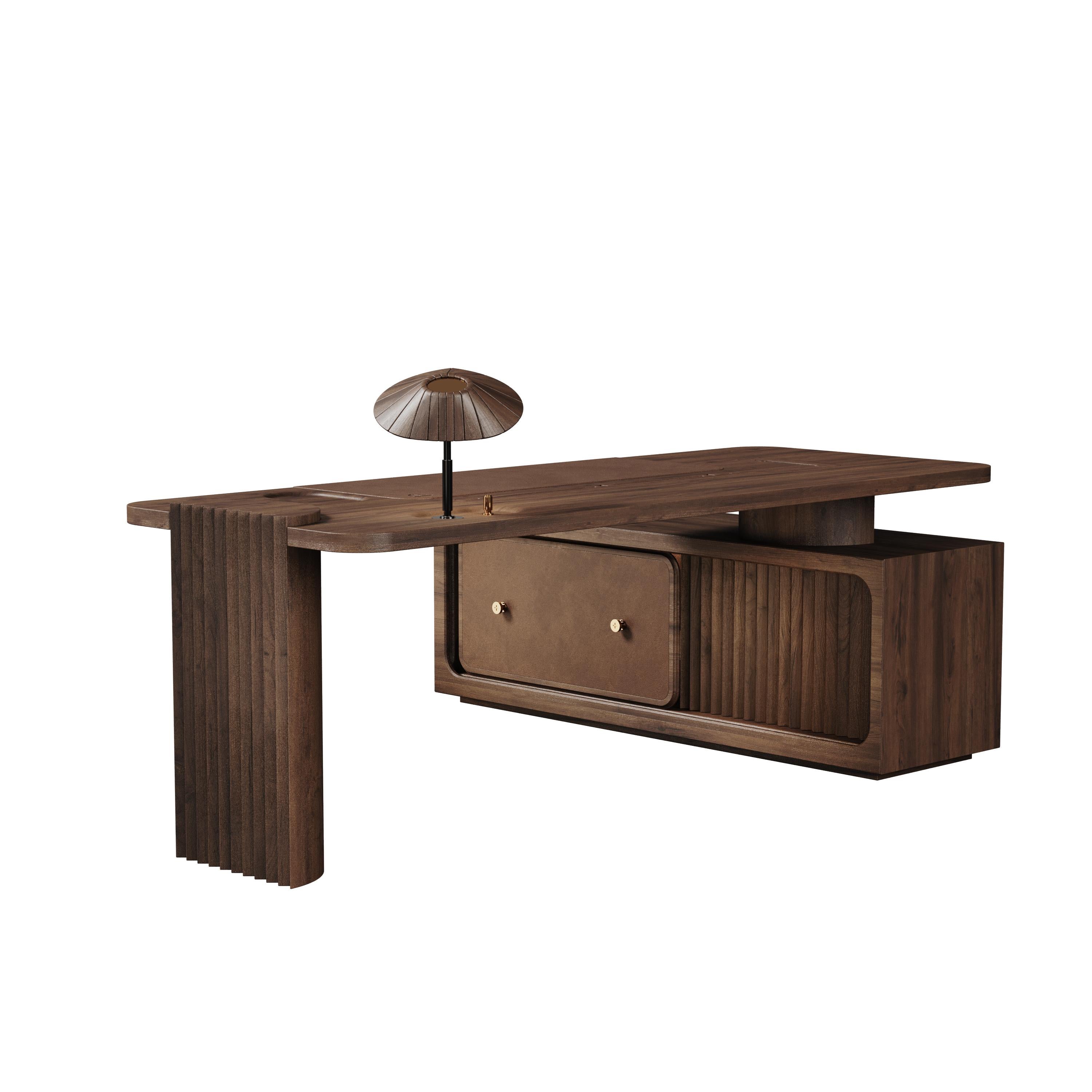 21st Century Willington Desk Walnut Wood Leather In New Condition For Sale In RIO TINTO, PT