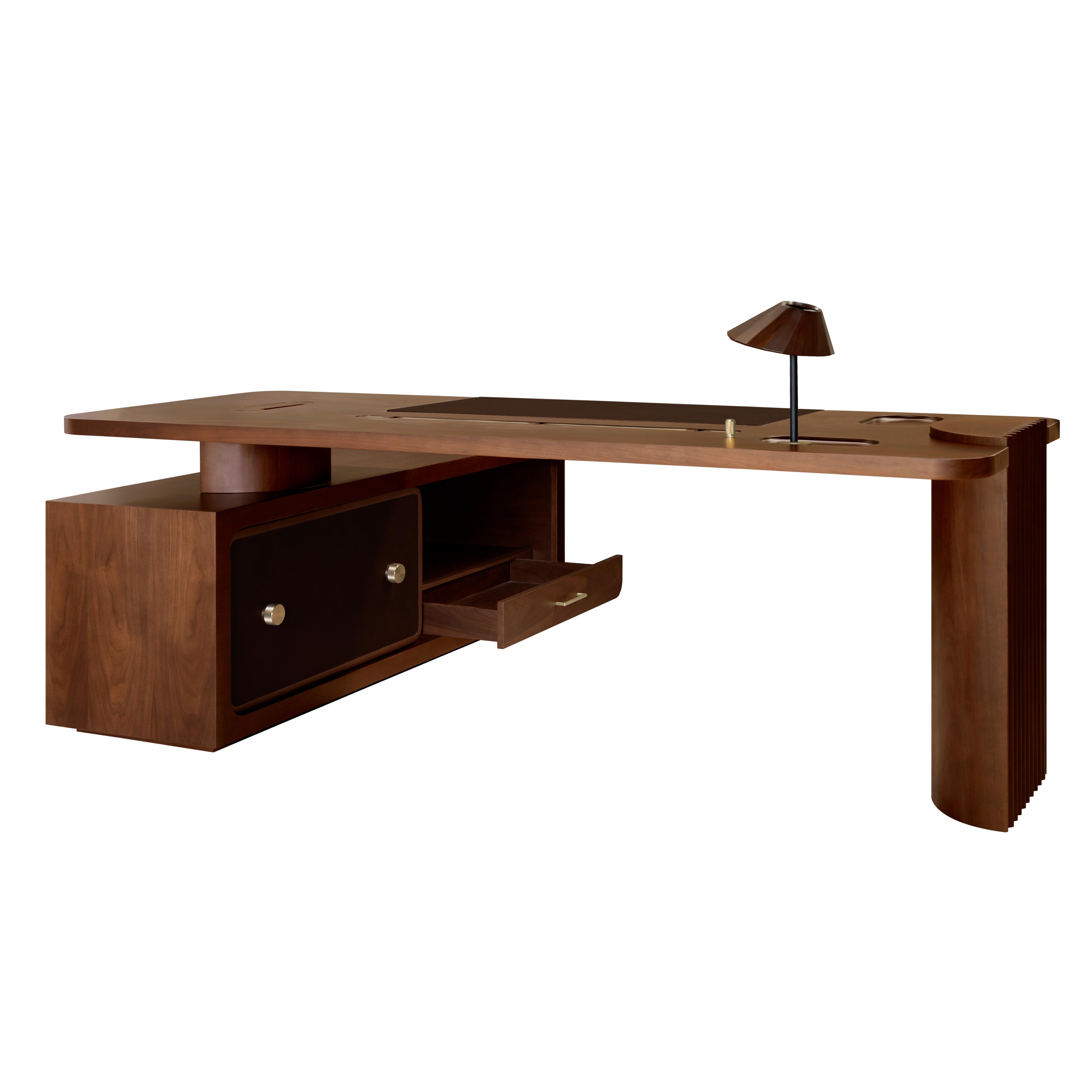 Acciaio 21° Scrivania Willington Legno Noce Pelle Realizzata a mano in Portogallo da Wood Tailors in vendita
