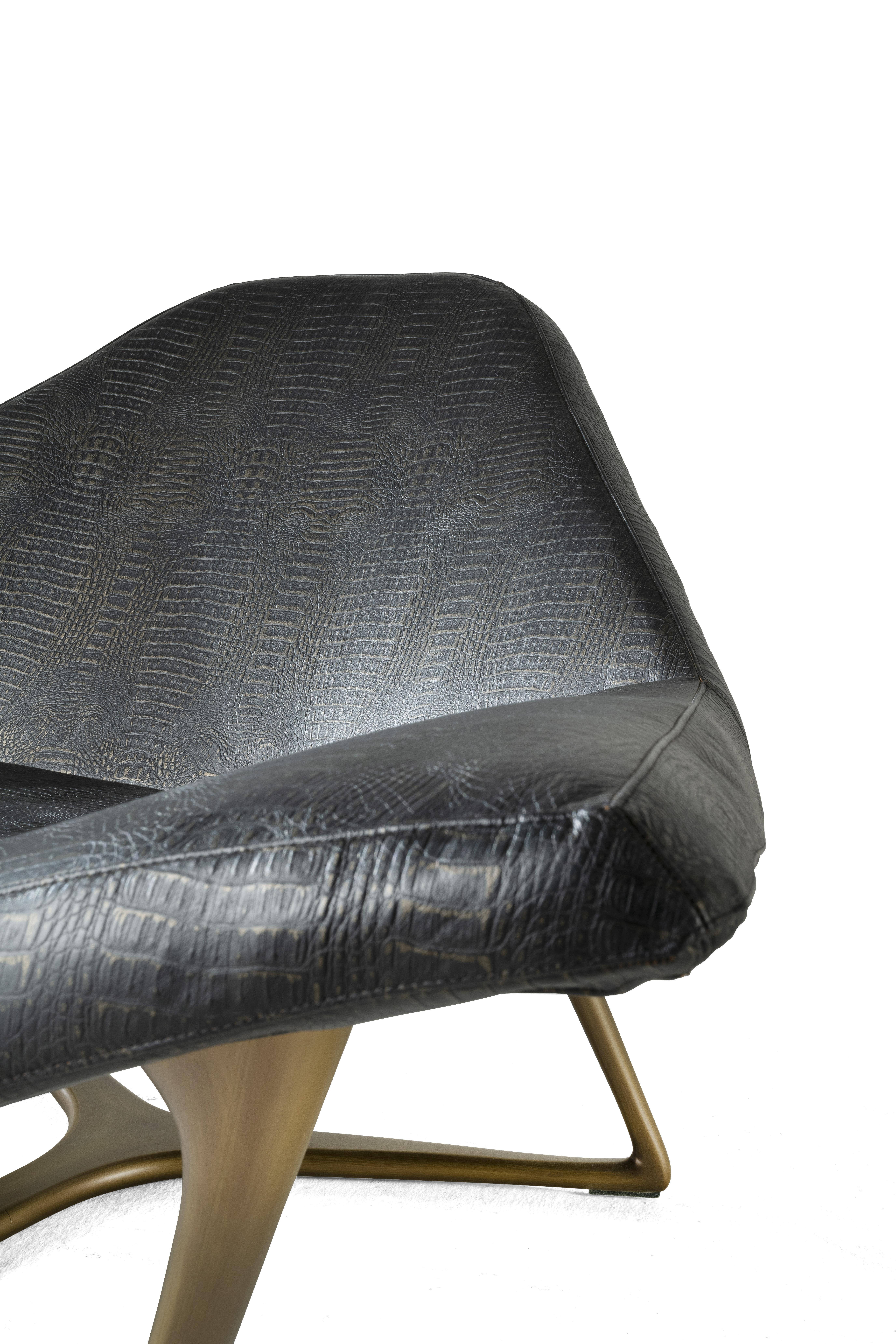 Italian 21st Century Wings Armchair in Leather by Roberto Cavalli Home Interiors For Sale